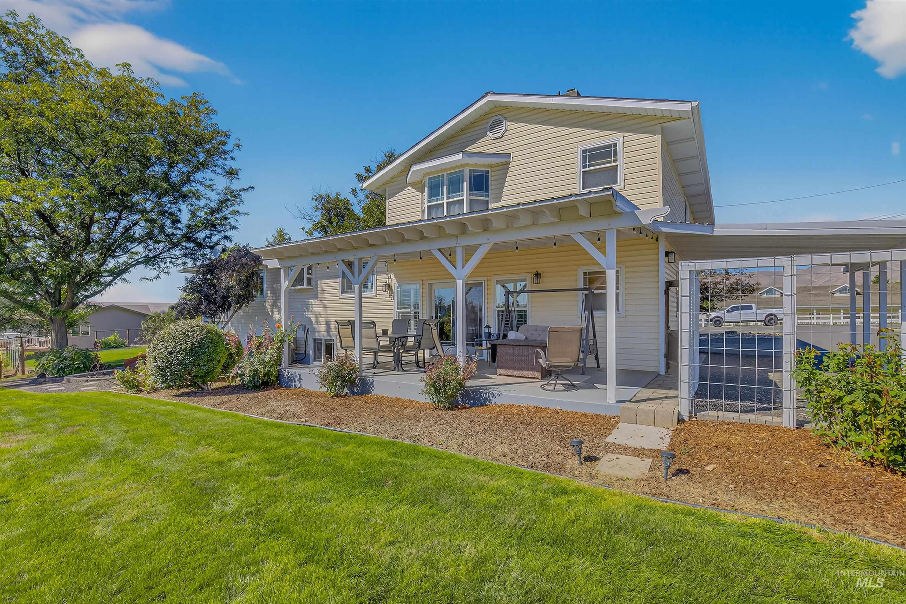 2335 Valleyview Ct., Clarkston, Washington 99403, 3 Bedrooms, 2.5 Bathrooms, Residential For Sale, Price $639,000, 98962321