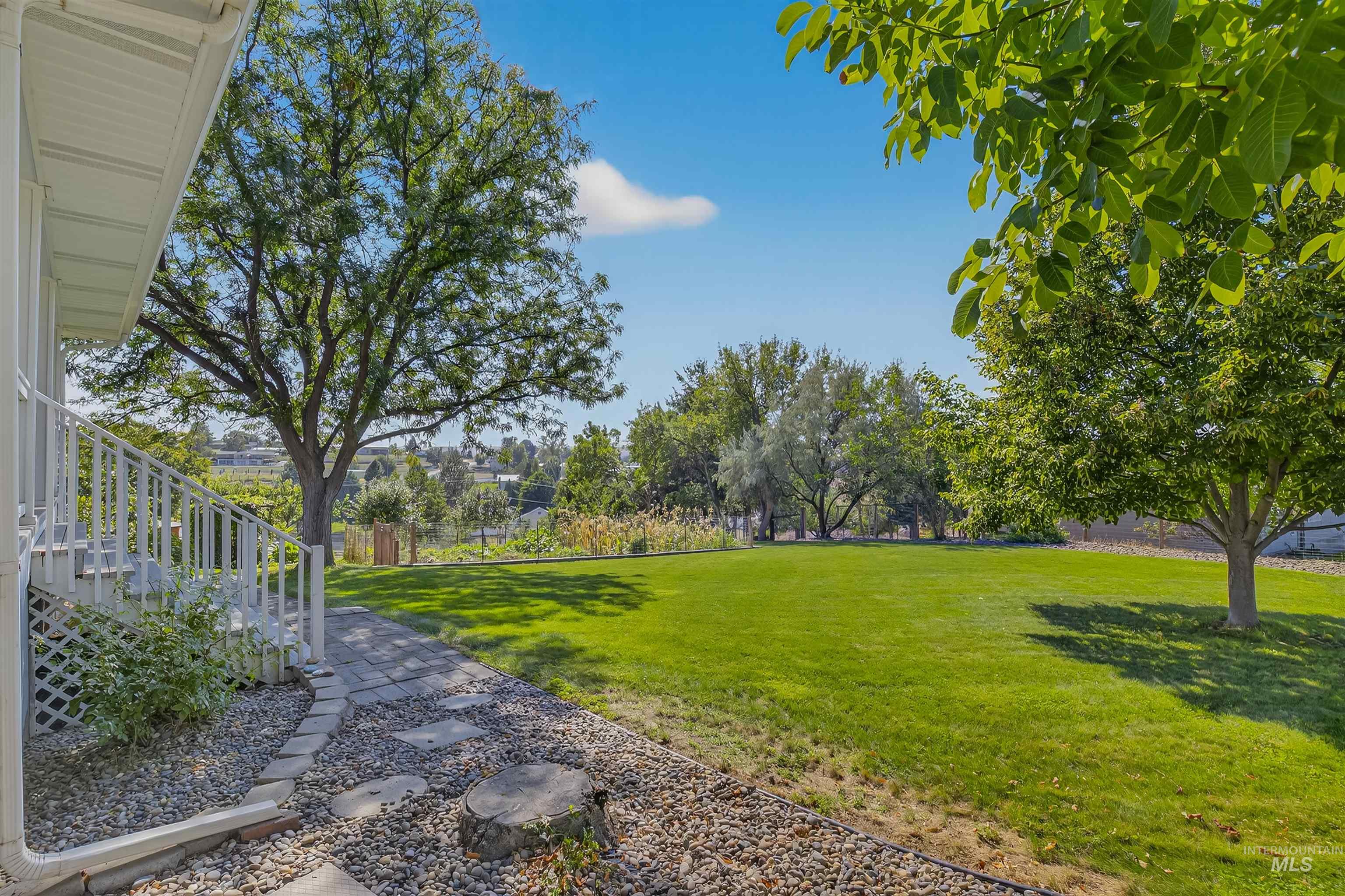 2335 Valleyview Ct., Clarkston, Washington 99403, 3 Bedrooms, 2.5 Bathrooms, Residential For Sale, Price $639,000, 98962321