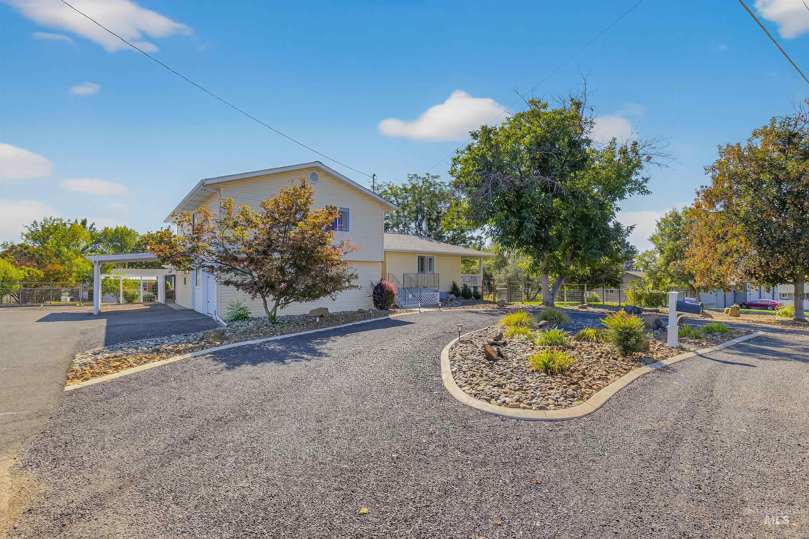 2335 Valleyview Ct., Clarkston, Washington 99403, 3 Bedrooms, 2.5 Bathrooms, Residential For Sale, Price $639,000, 98962321