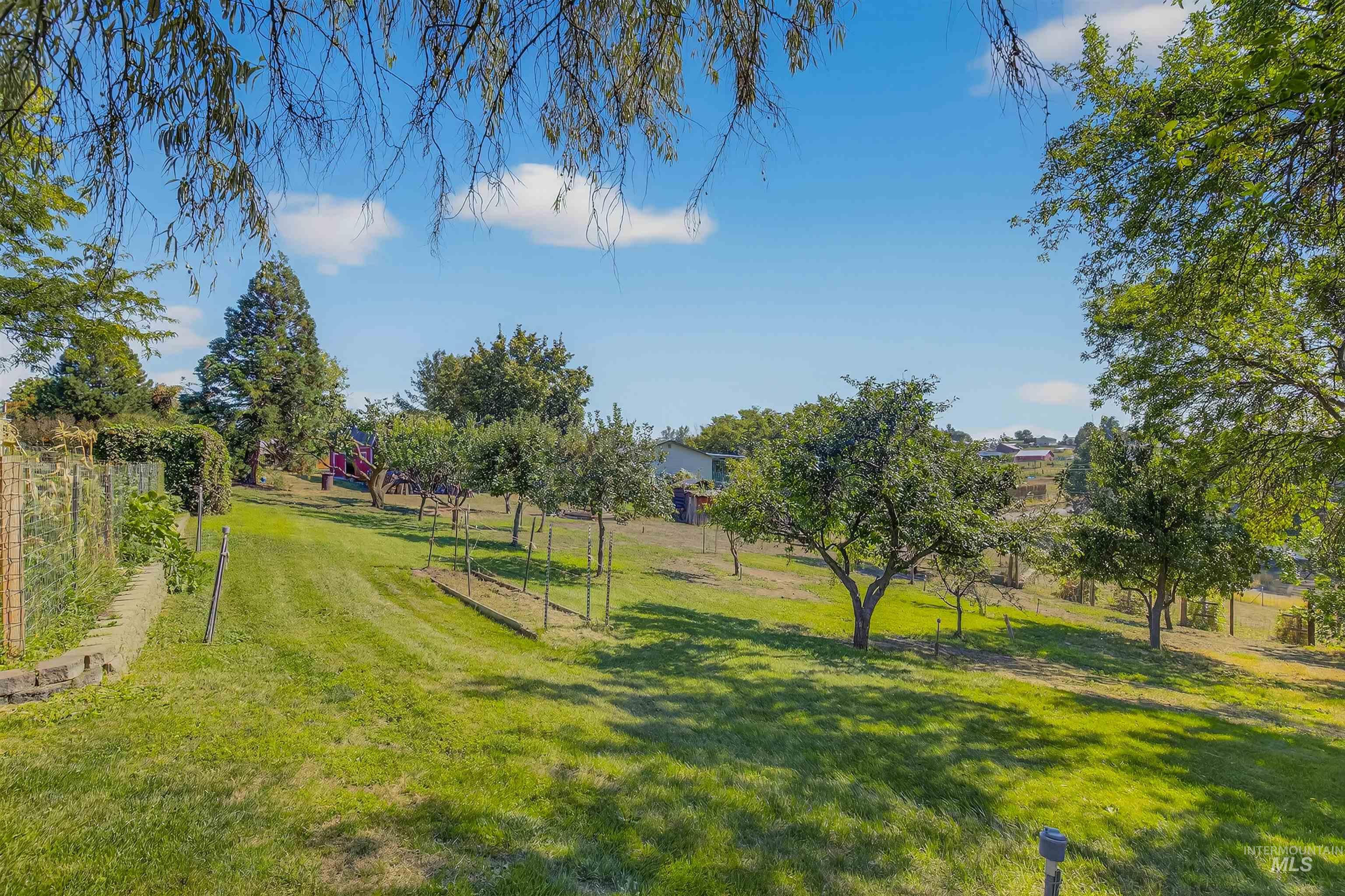 2335 Valleyview Ct., Clarkston, Washington 99403, 3 Bedrooms, 2.5 Bathrooms, Residential For Sale, Price $639,000, 98962321