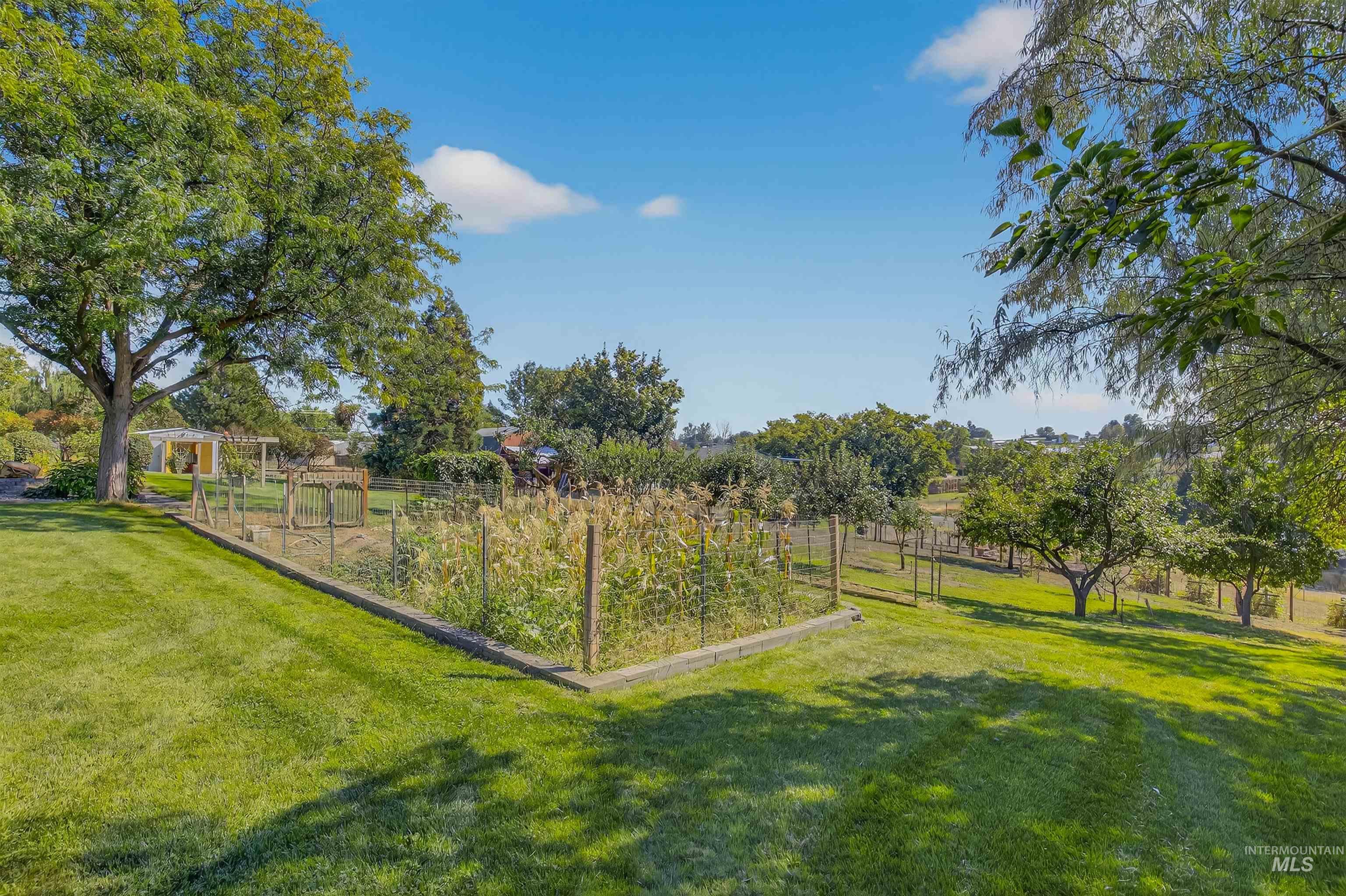 2335 Valleyview Ct., Clarkston, Washington 99403, 3 Bedrooms, 2.5 Bathrooms, Residential For Sale, Price $639,000, 98962321