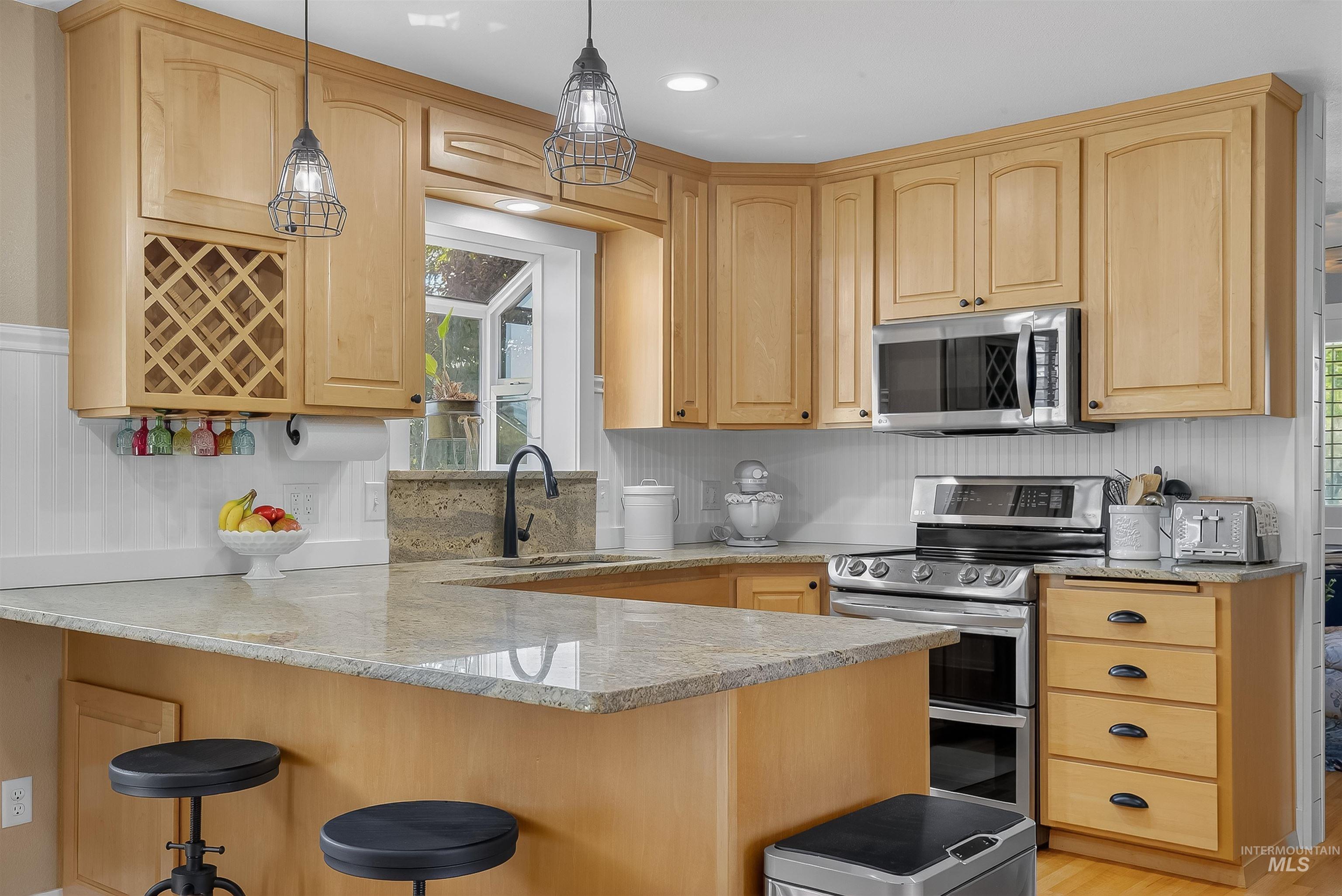 2335 Valleyview Ct., Clarkston, Washington 99403, 3 Bedrooms, 2.5 Bathrooms, Residential For Sale, Price $639,000, 98962321