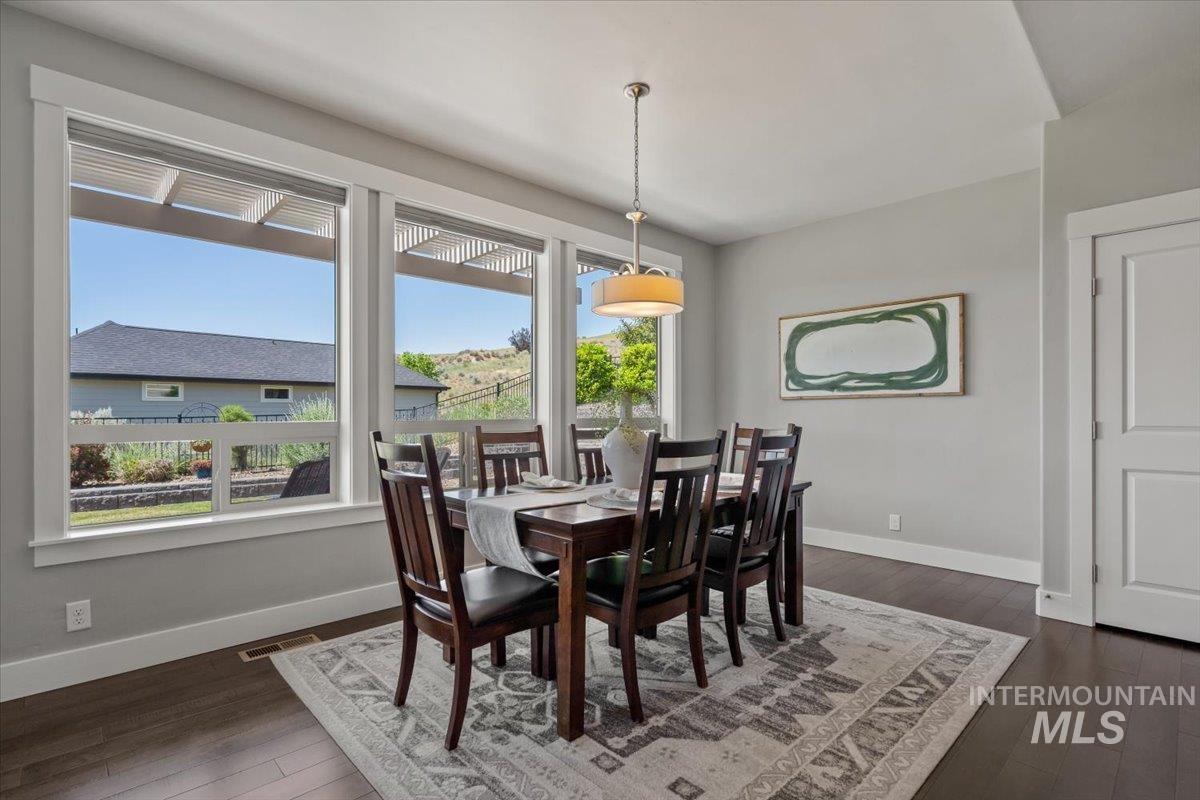 18611 N Silver Tree Way, Eagle, Idaho 83714, 3 Bedrooms, 2.5 Bathrooms, Residential For Sale, Price $749,900, 98962327