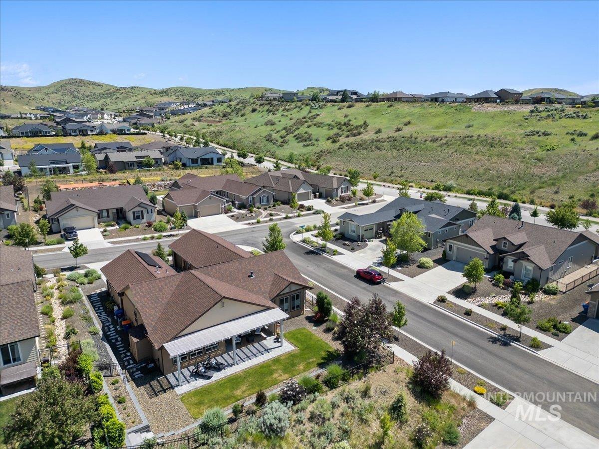 18611 N Silver Tree Way, Eagle, Idaho 83714, 3 Bedrooms, 2.5 Bathrooms, Residential For Sale, Price $749,900, 98962327