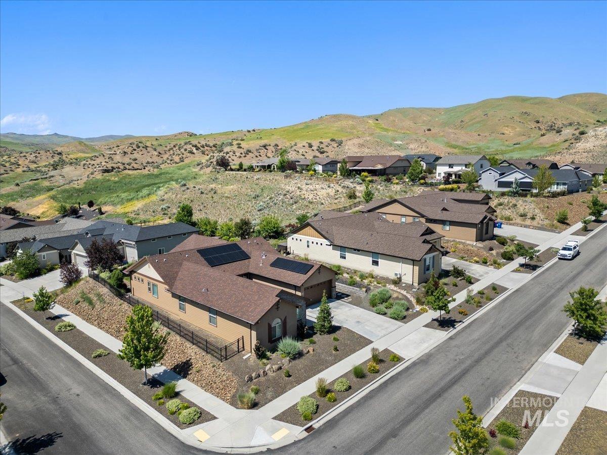 18611 N Silver Tree Way, Eagle, Idaho 83714, 3 Bedrooms, 2.5 Bathrooms, Residential For Sale, Price $749,900, 98962327