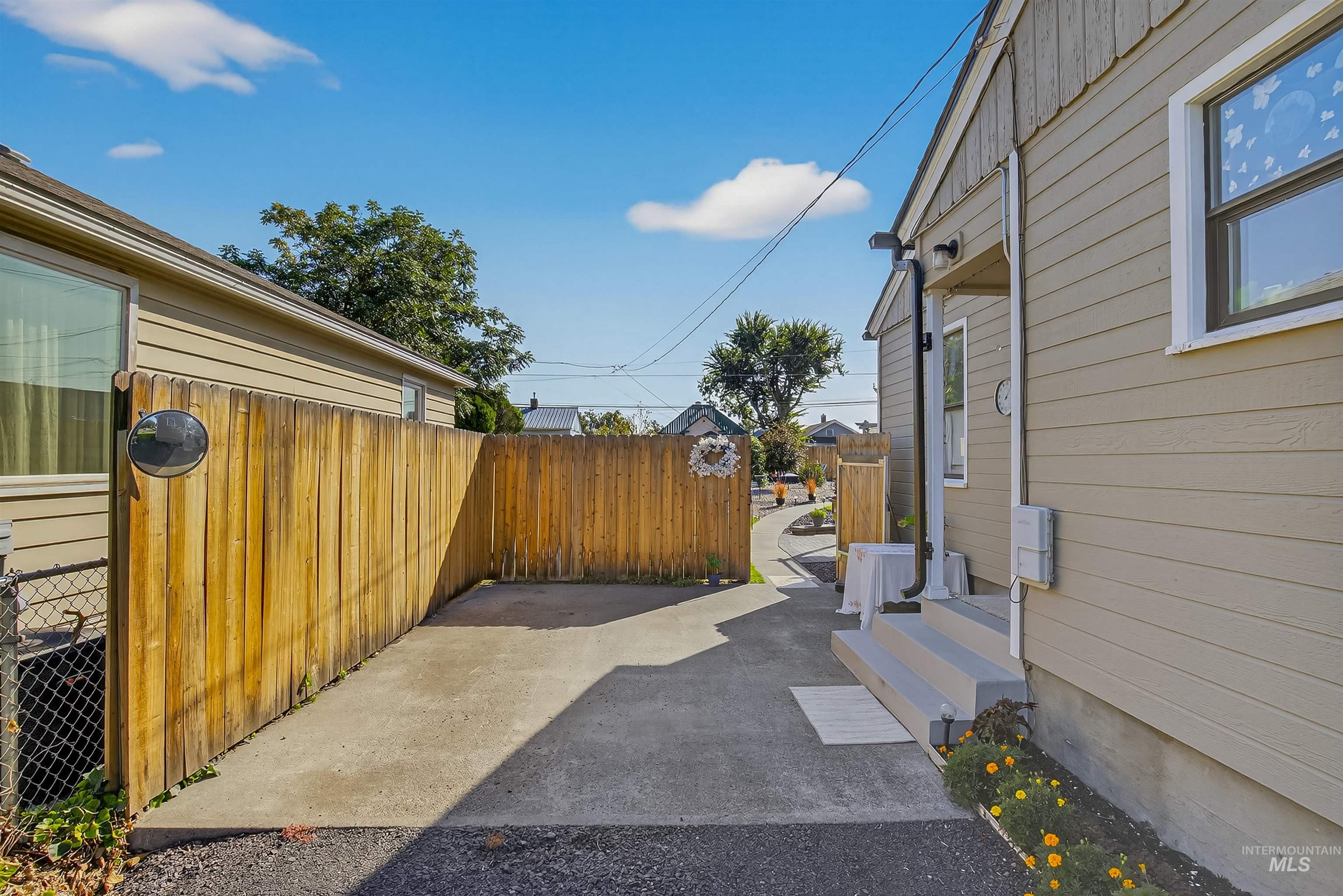 715 8th St, Clarkston, Washington 99403, 3 Bedrooms, 3 Bathrooms, Residential For Sale, Price $360,000, 98962339
