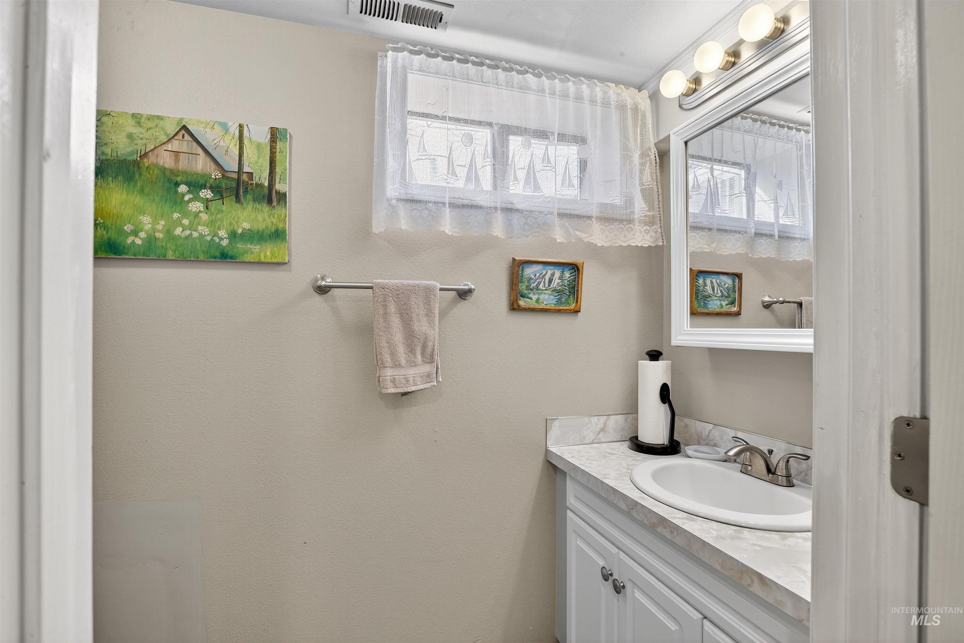 715 8th St, Clarkston, Washington 99403, 3 Bedrooms, 3 Bathrooms, Residential For Sale, Price $360,000, 98962339