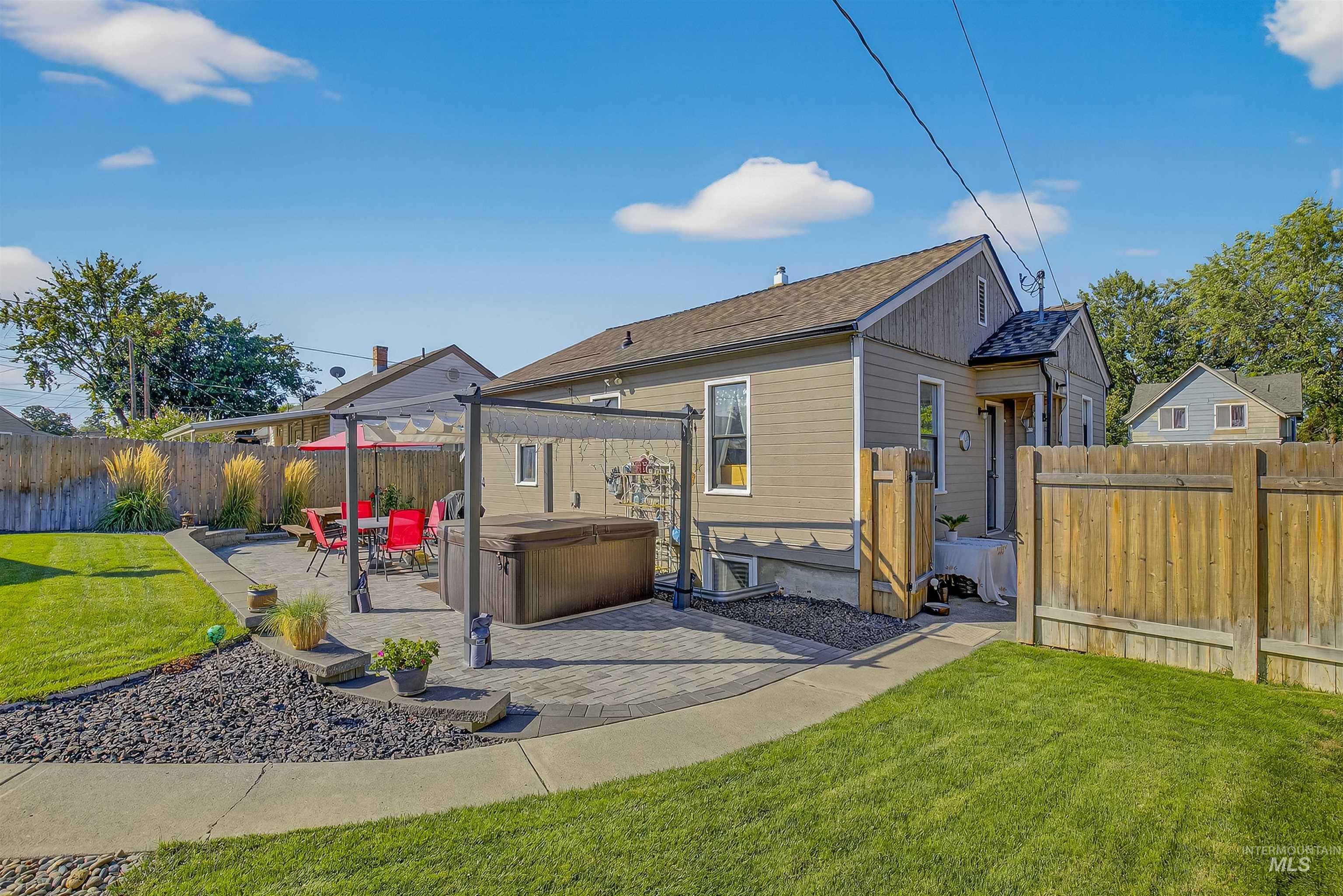 715 8th St, Clarkston, Washington 99403, 3 Bedrooms, 3 Bathrooms, Residential For Sale, Price $360,000, 98962339