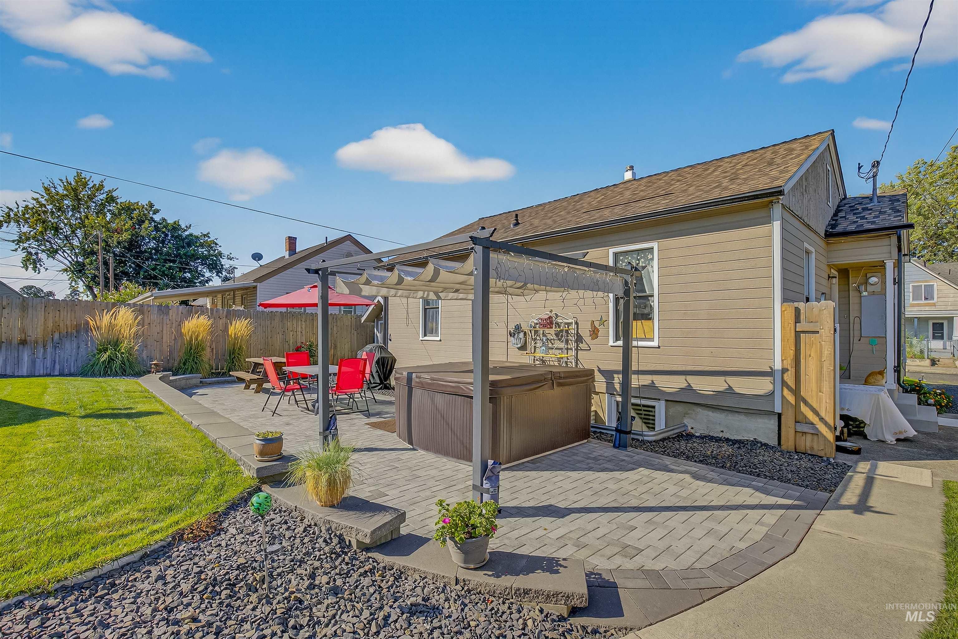 715 8th St, Clarkston, Washington 99403, 3 Bedrooms, 3 Bathrooms, Residential For Sale, Price $360,000, 98962339