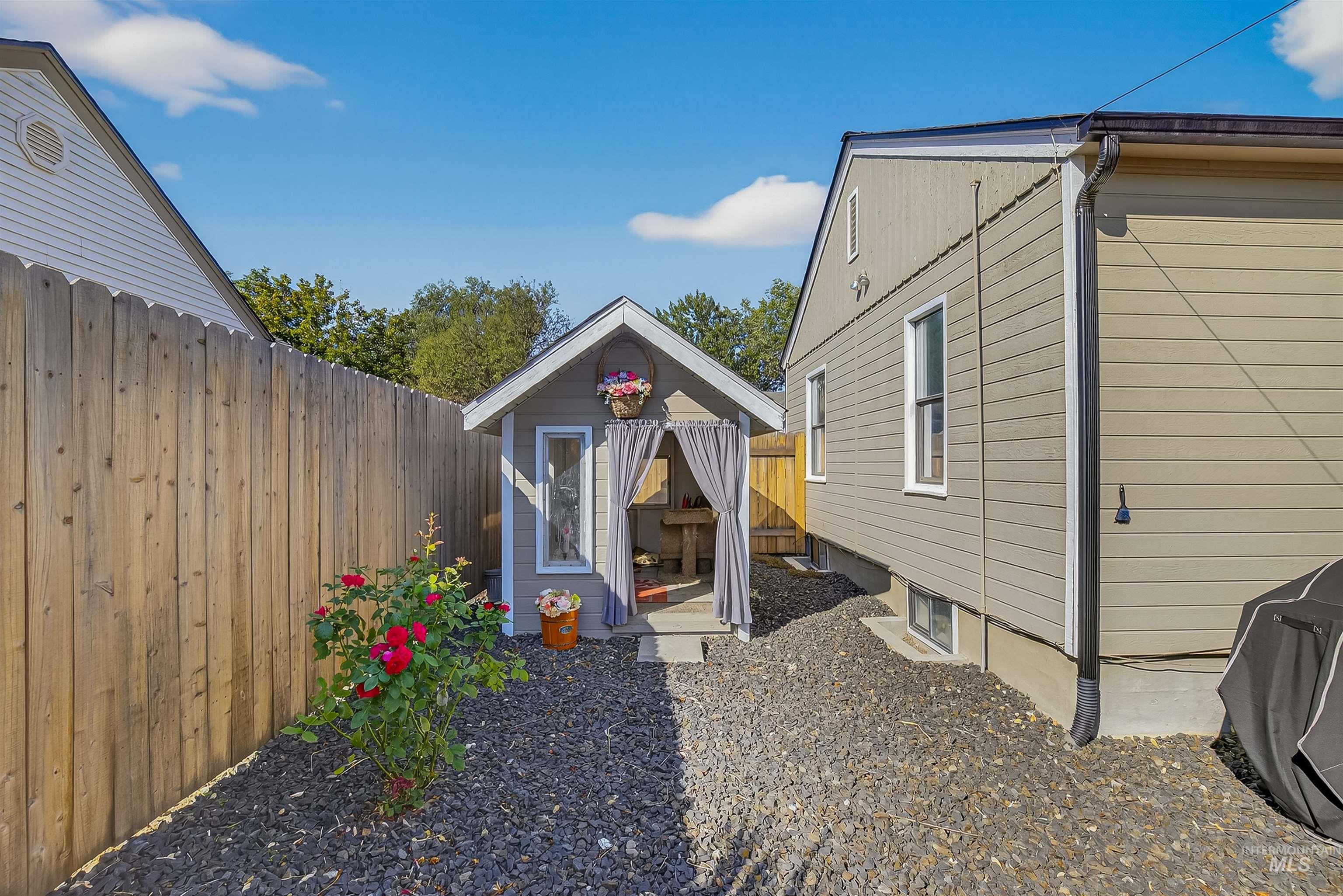 715 8th St, Clarkston, Washington 99403, 3 Bedrooms, 3 Bathrooms, Residential For Sale, Price $360,000, 98962339
