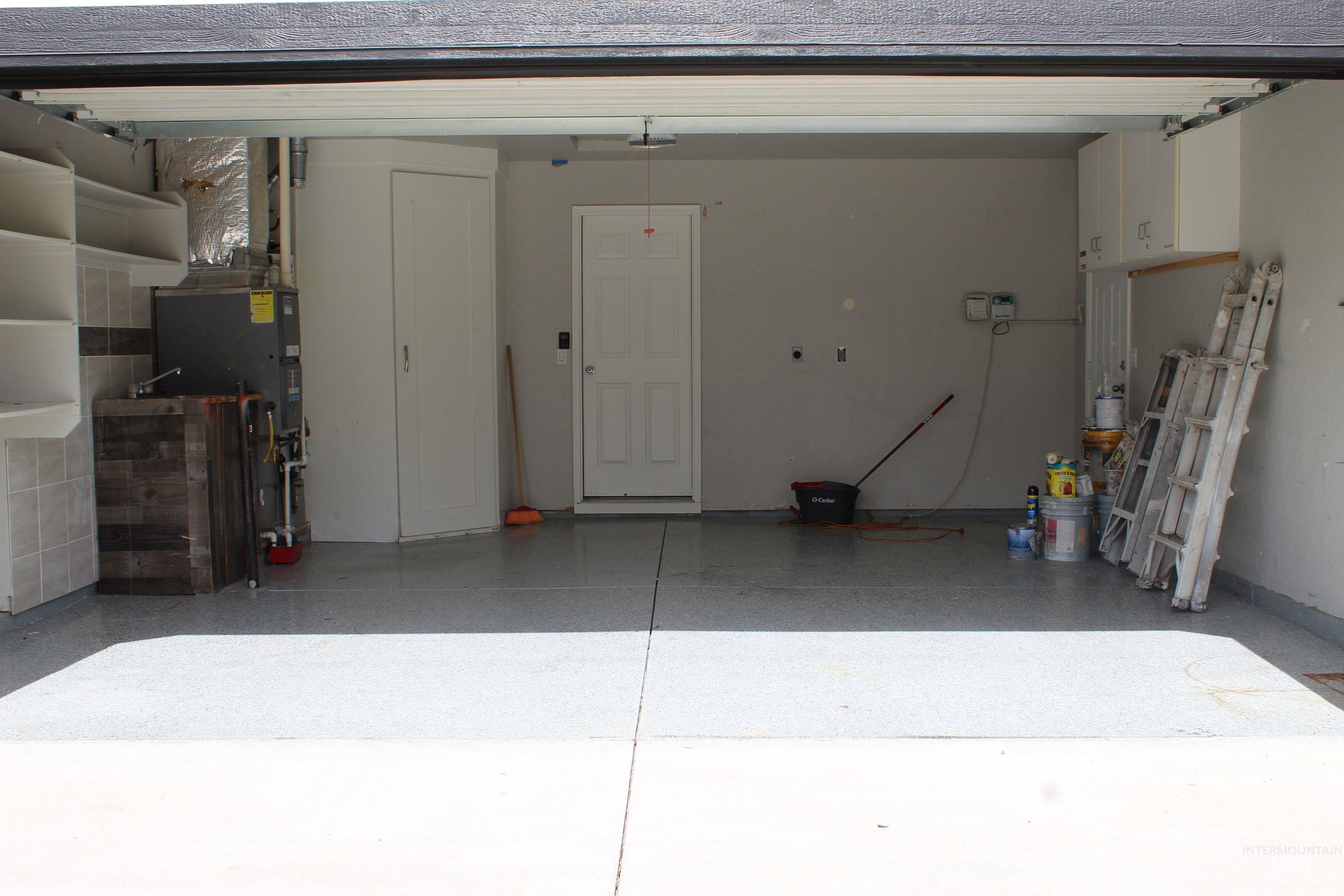 Garage with heating unit