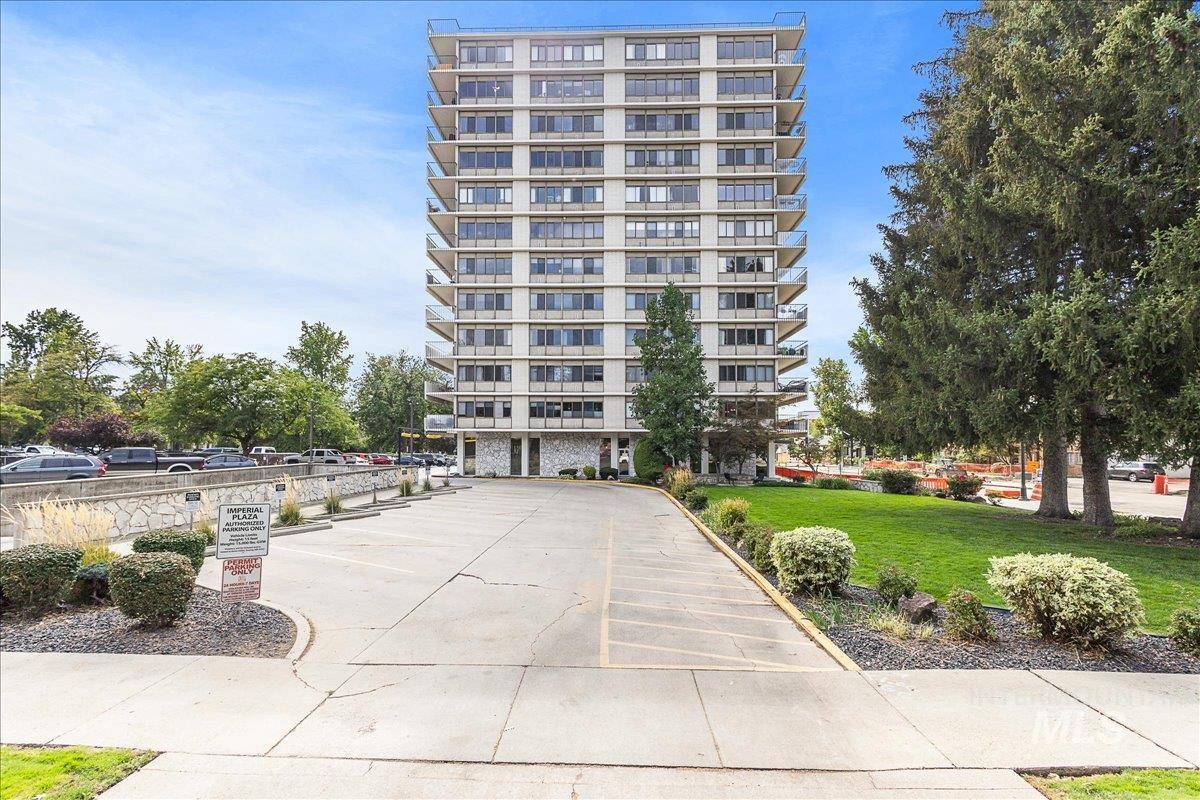 View of apartment building / complex