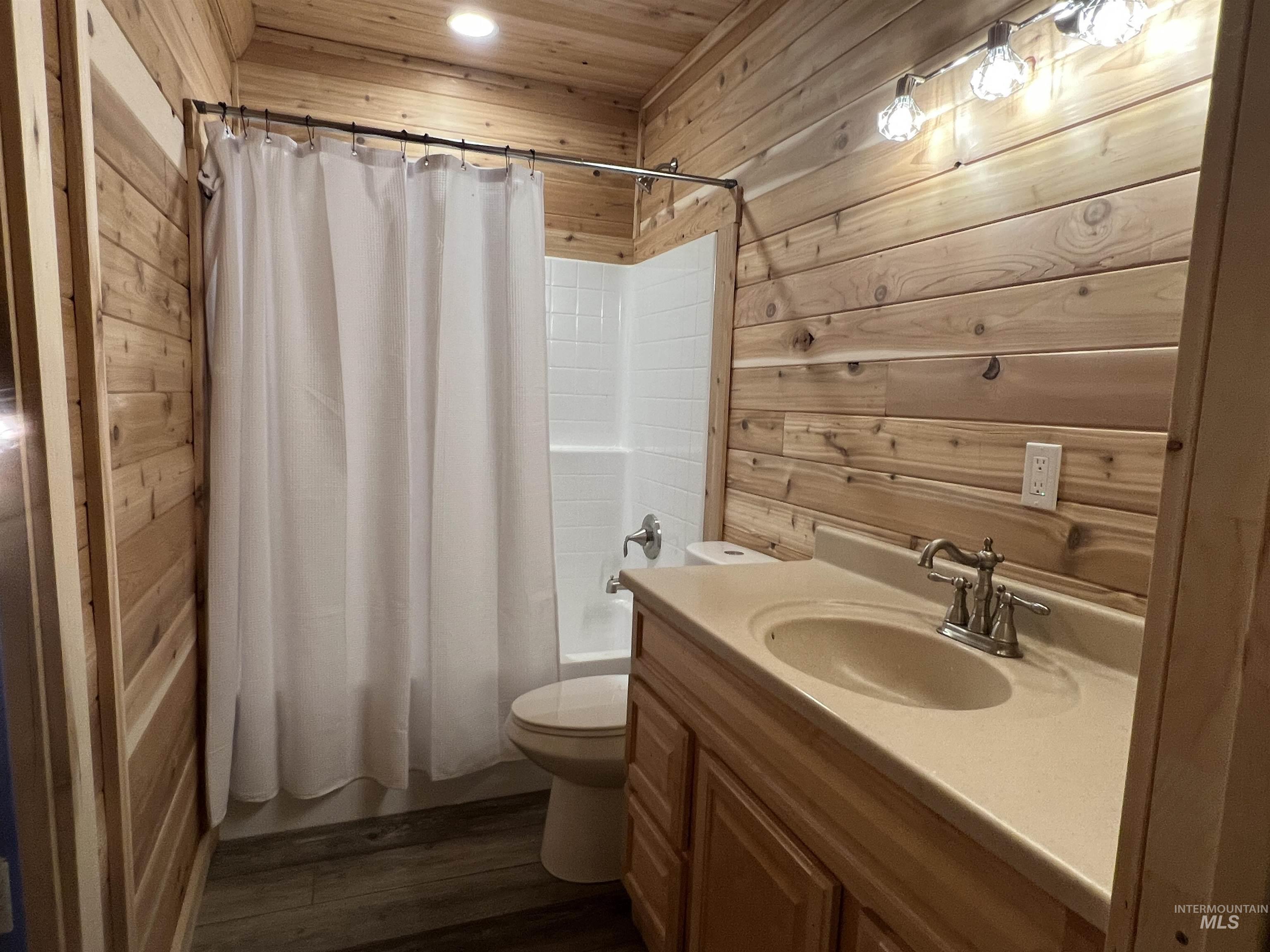 120 Forest Place, Donnelly, Idaho 83615, 3 Bedrooms, 4 Bathrooms, Residential For Sale, Price $920,000, 98962347