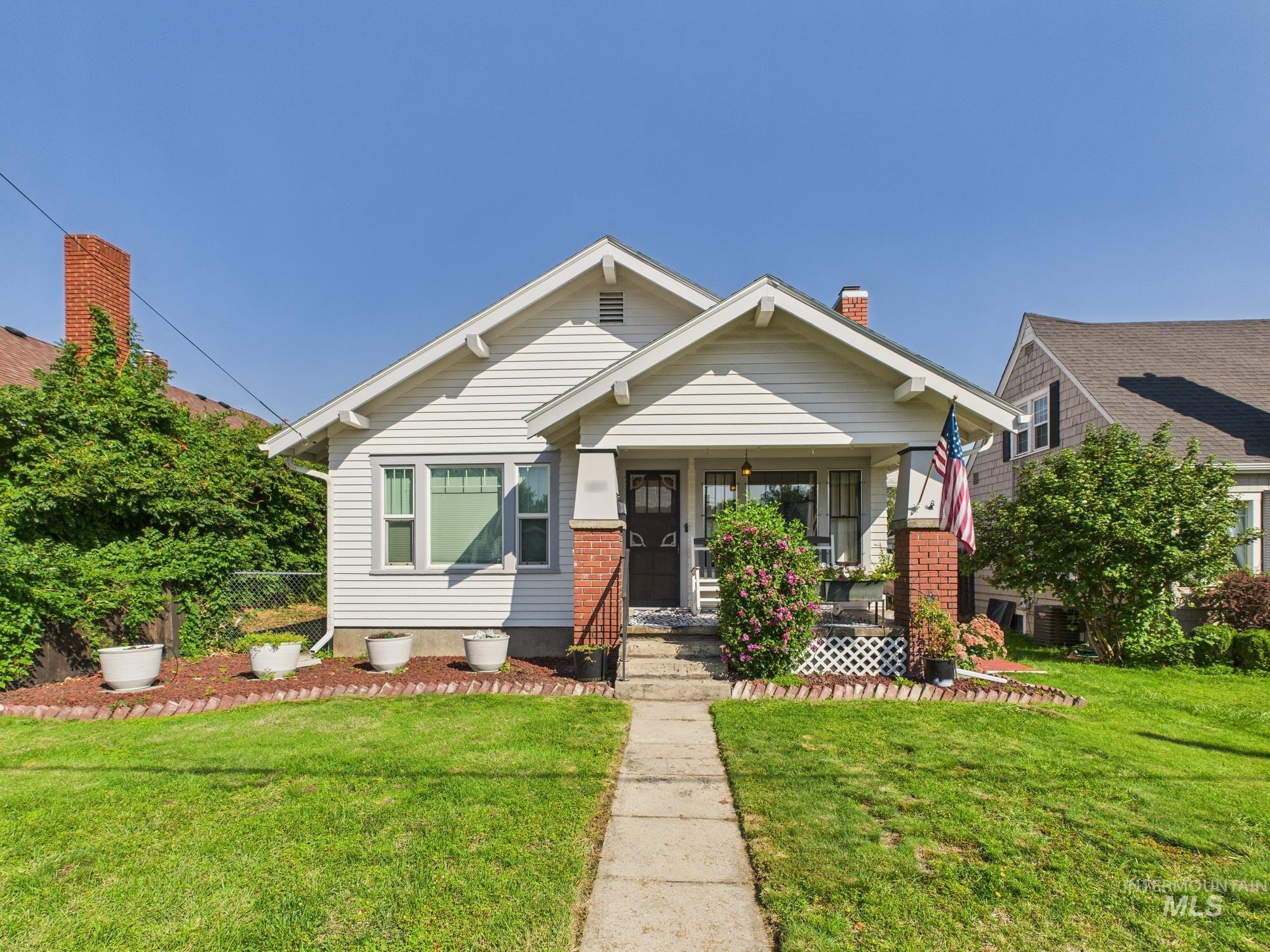 1217 12th Ave, Lewiston, Idaho 83501, 2 Bedrooms, 2 Bathrooms, Residential For Sale, Price $340,000, 98962372