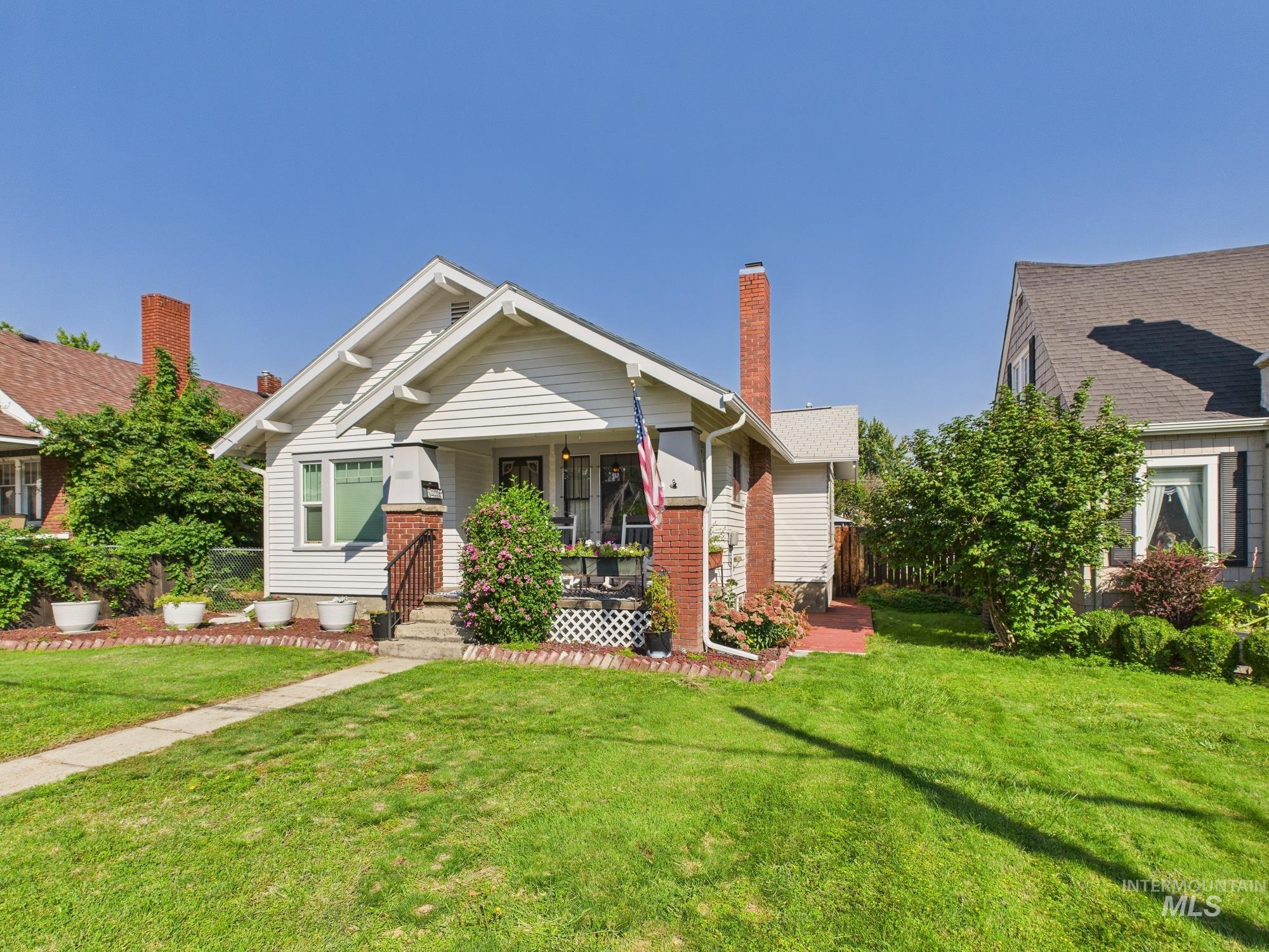 1217 12th Ave, Lewiston, Idaho 83501, 2 Bedrooms, 2 Bathrooms, Residential For Sale, Price $340,000, 98962372