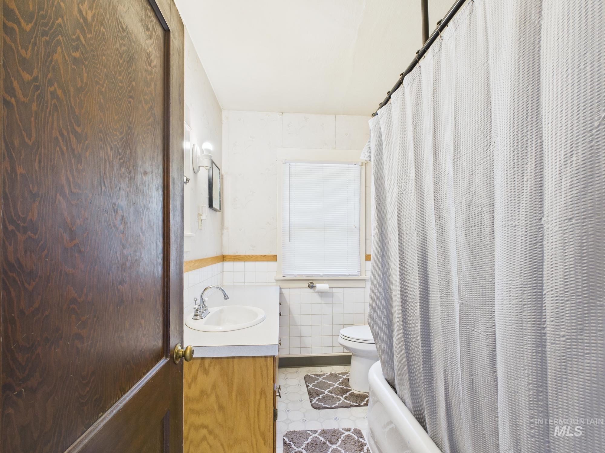 1217 12th Ave, Lewiston, Idaho 83501, 2 Bedrooms, 2 Bathrooms, Residential For Sale, Price $340,000, 98962372