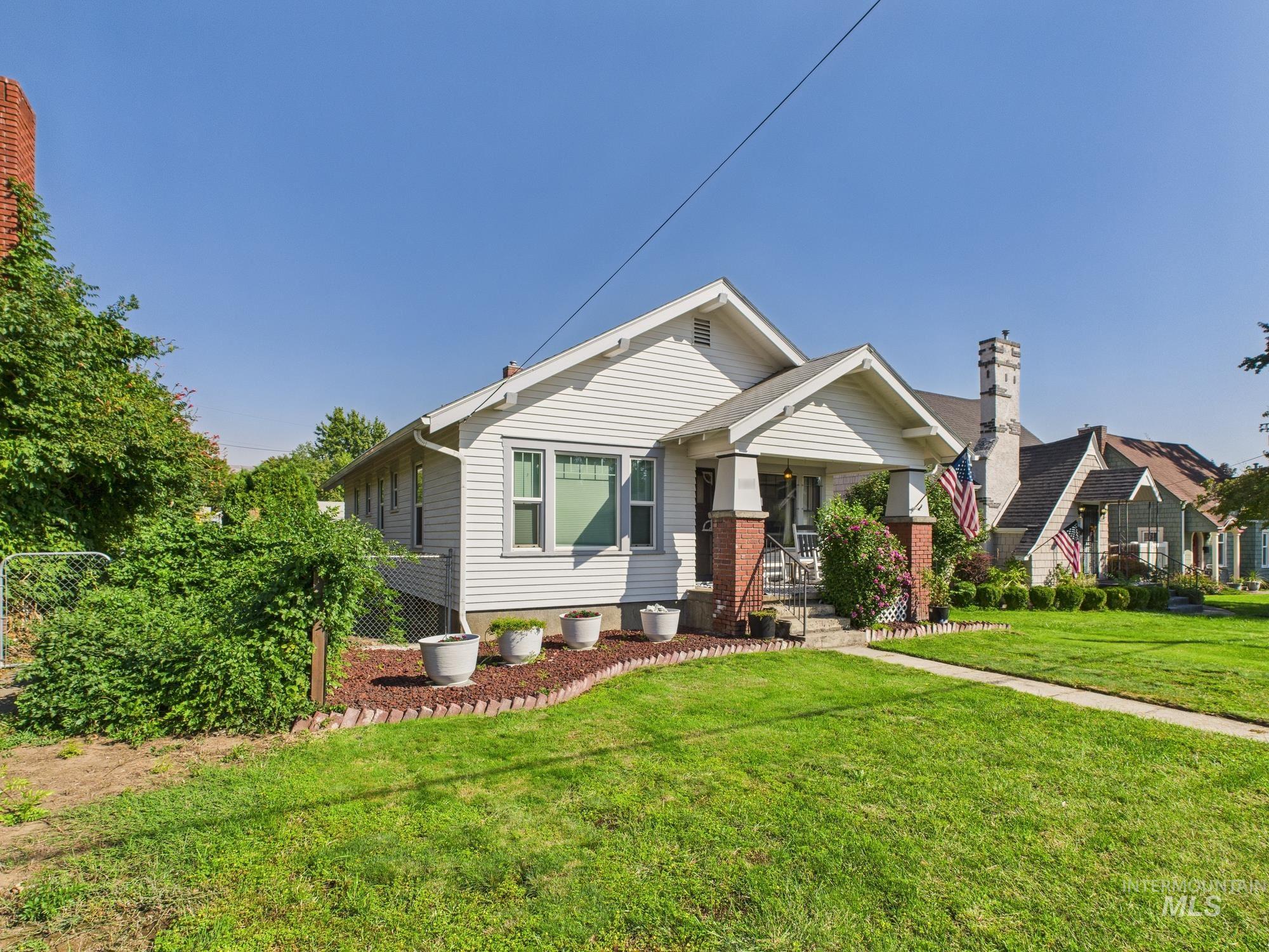 1217 12th Ave, Lewiston, Idaho 83501, 2 Bedrooms, 2 Bathrooms, Residential For Sale, Price $340,000, 98962372