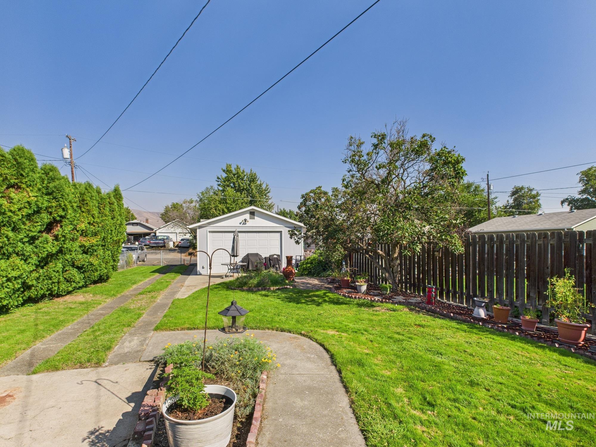 1217 12th Ave, Lewiston, Idaho 83501, 2 Bedrooms, 2 Bathrooms, Residential For Sale, Price $340,000, 98962372