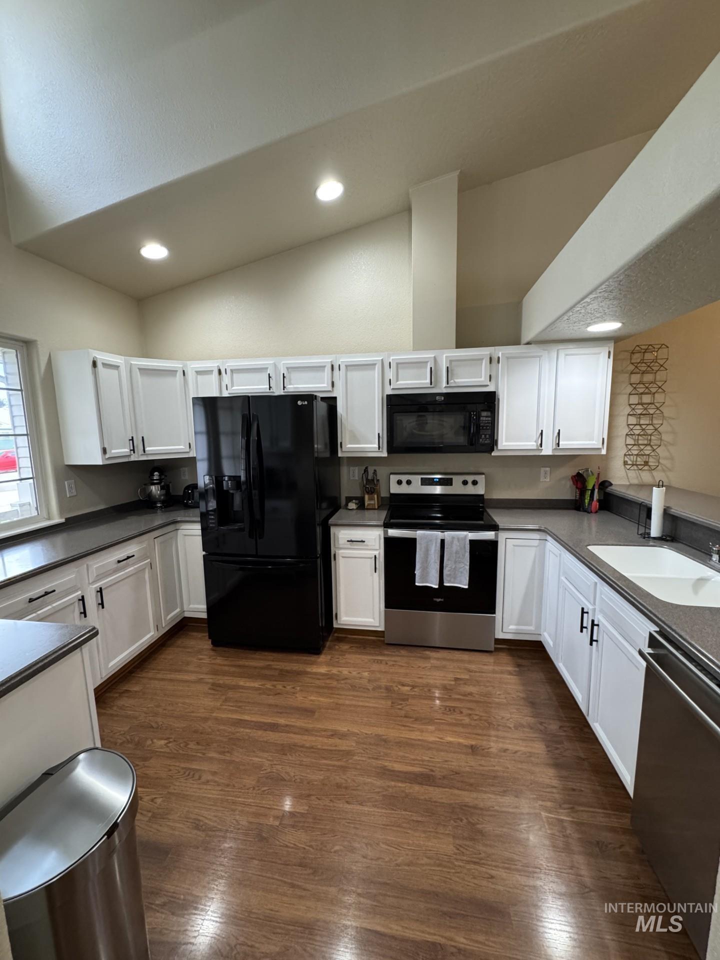 4950 W Hillcrest View Ct, Boise, Idaho 83705, 2 Bedrooms, 2 Bathrooms, Residential For Sale, Price $395,000, 98962390