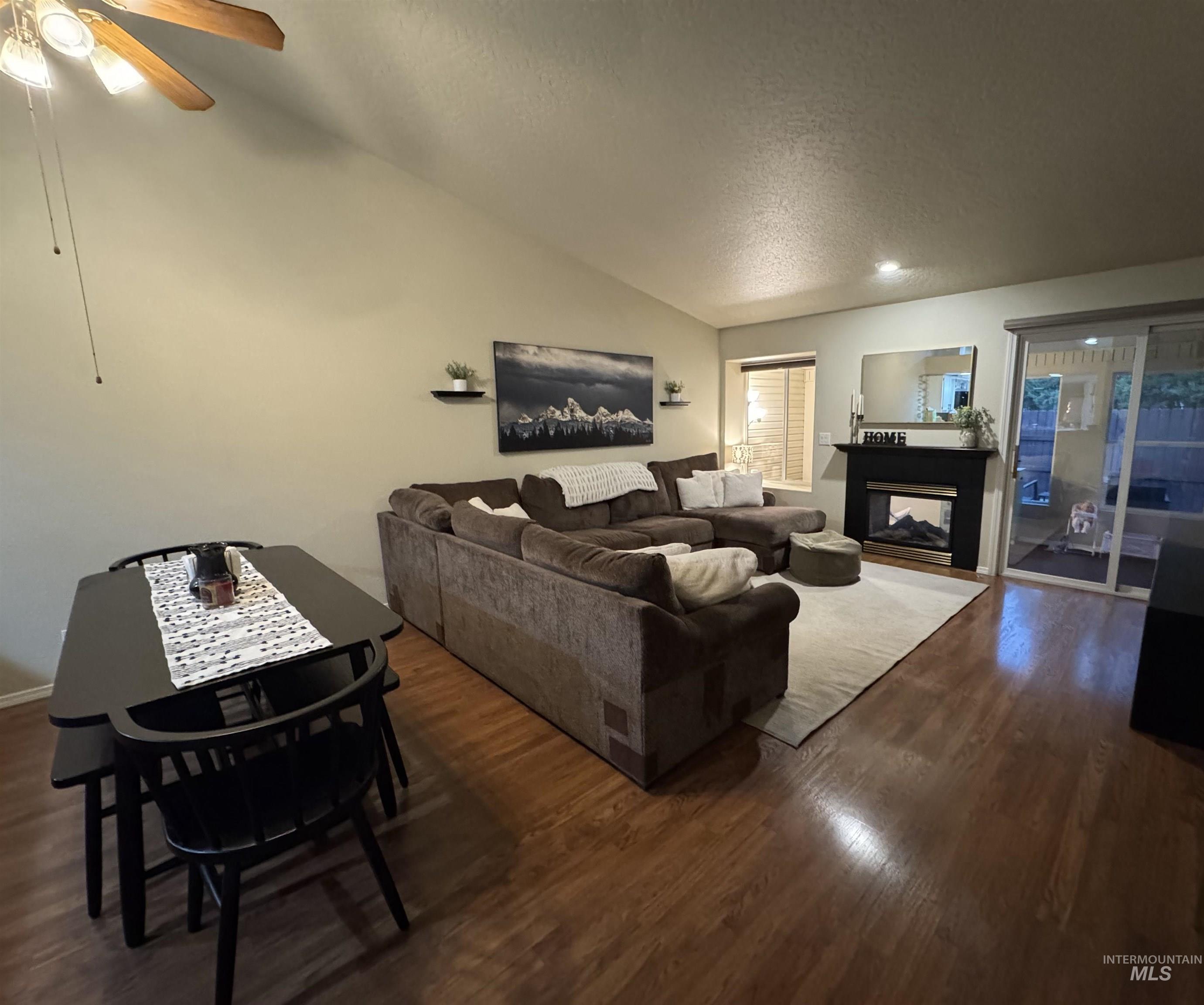 4950 W Hillcrest View Ct, Boise, Idaho 83705, 2 Bedrooms, 2 Bathrooms, Residential For Sale, Price $395,000, 98962390