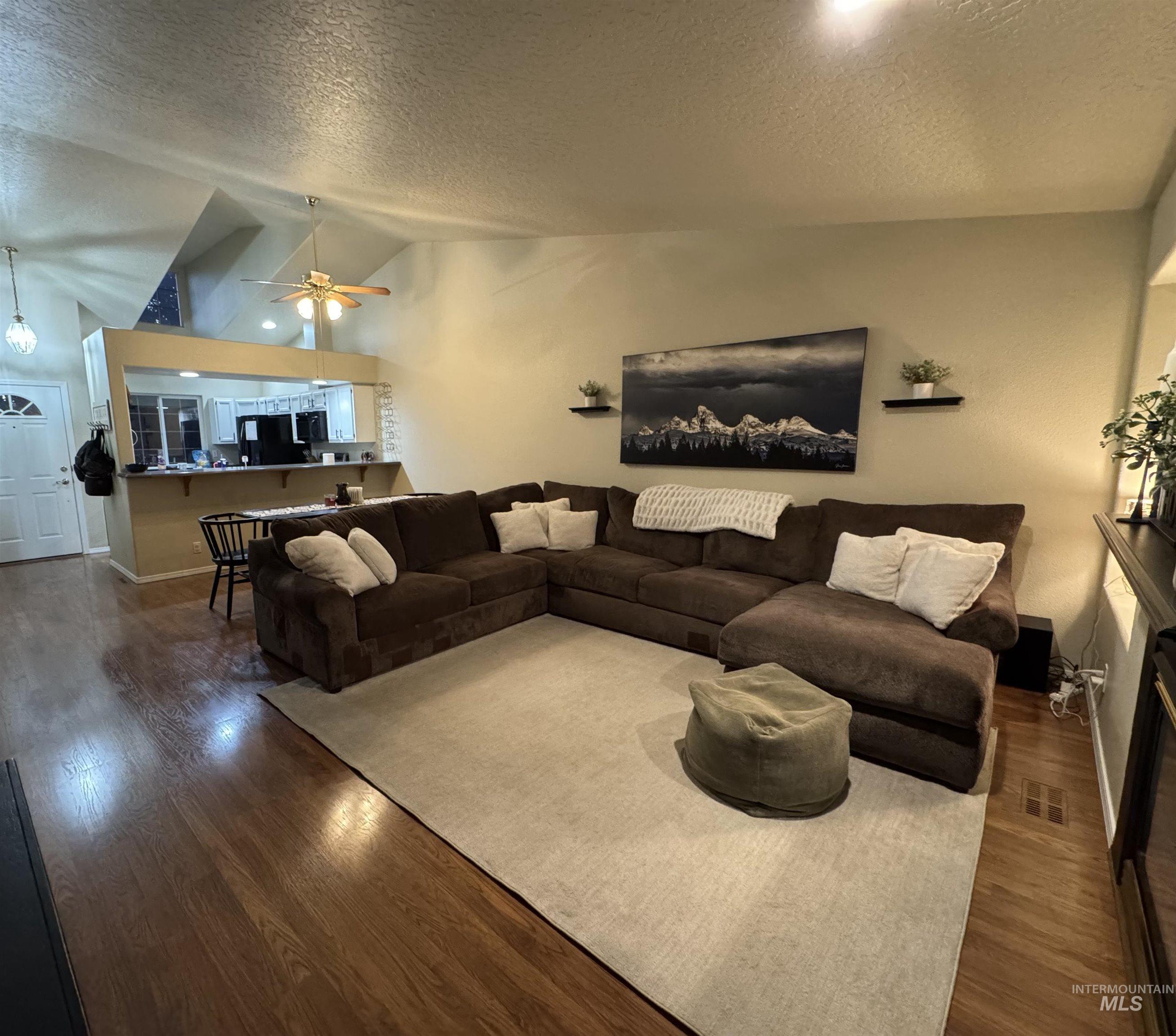 4950 W Hillcrest View Ct, Boise, Idaho 83705, 2 Bedrooms, 2 Bathrooms, Residential For Sale, Price $395,000, 98962390