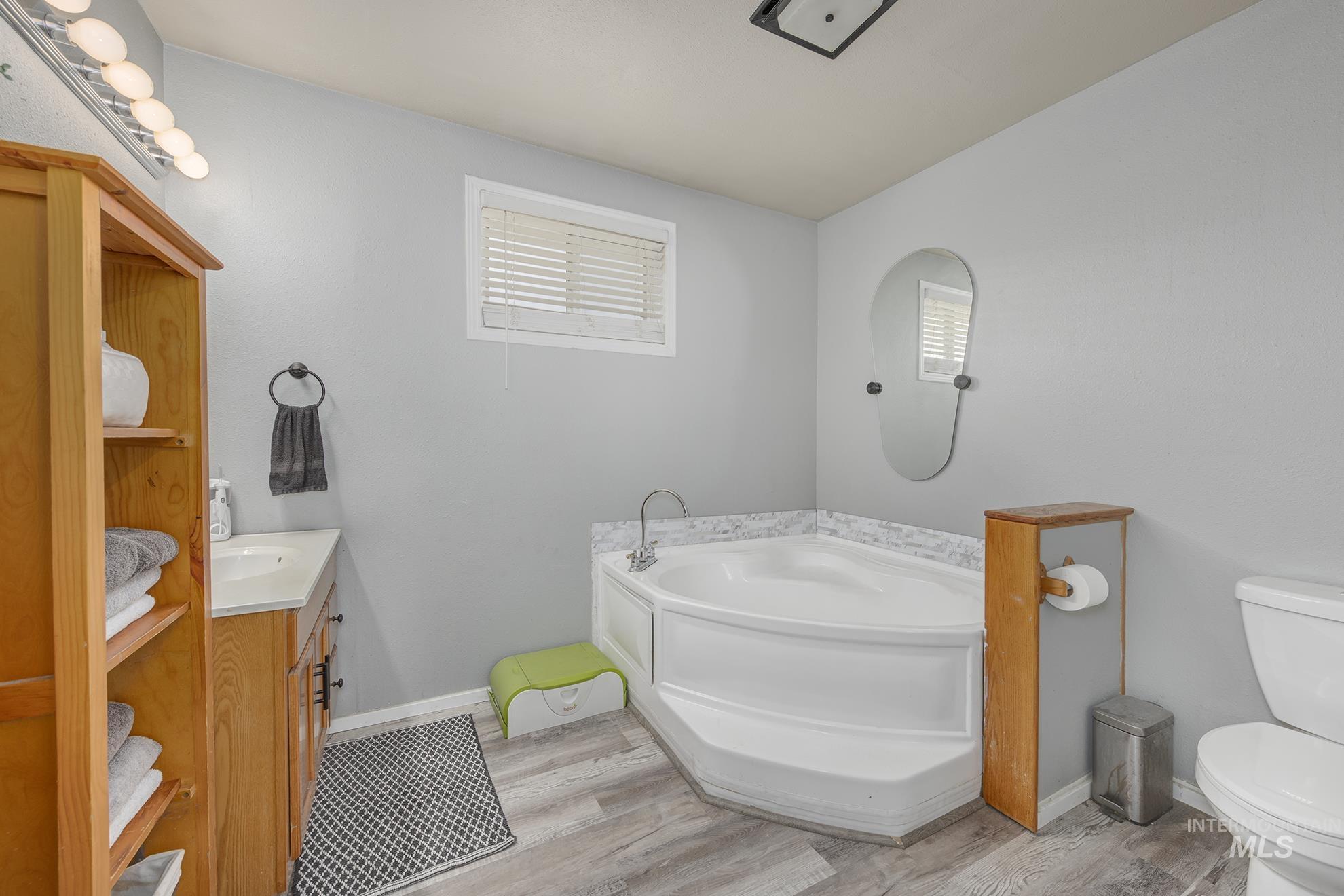 1534 NE 10th Ave., Payette, Idaho 83661, 2 Bedrooms, 7 Rooms, Business/Commercial For Sale, Price $369,000, 98962394