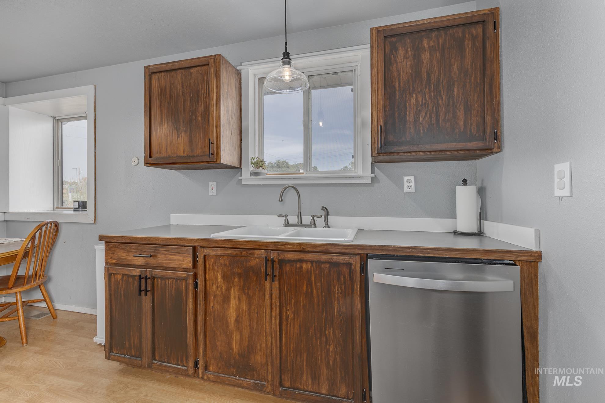 1534 NE 10th Ave., Payette, Idaho 83661, 2 Bedrooms, 7 Rooms, Business/Commercial For Sale, Price $369,000, 98962394
