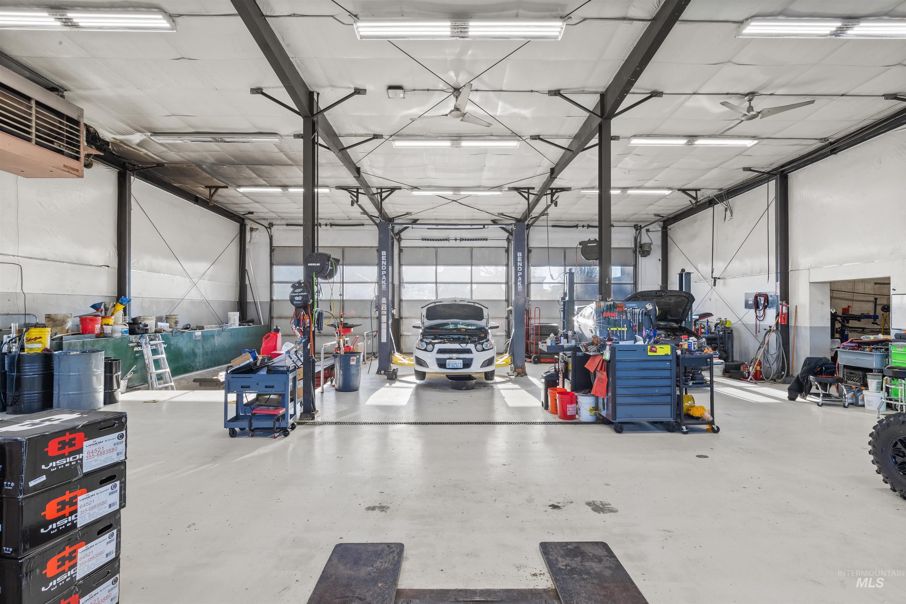 Garage featuring a heating unit