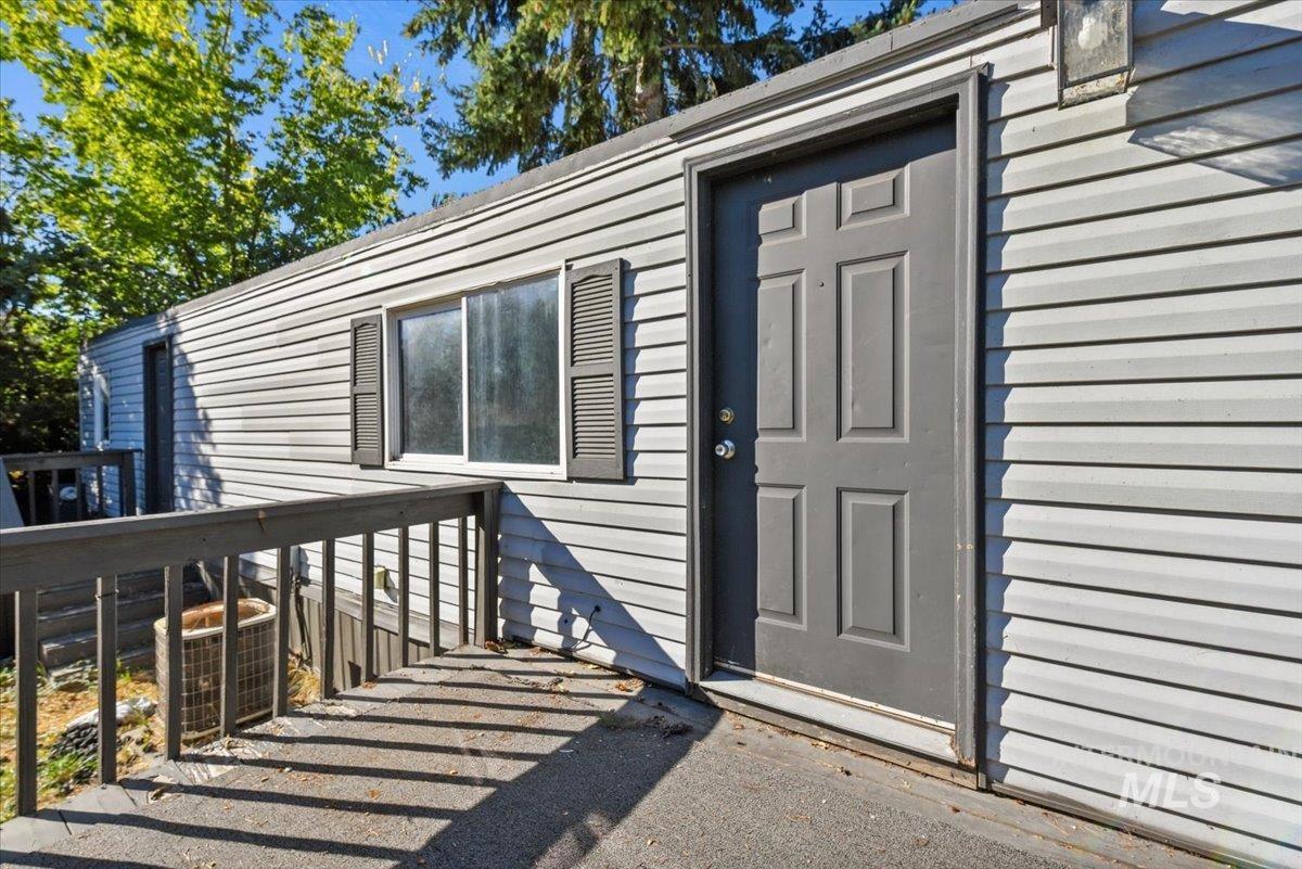 8647 W Antelope Ln, Boise, Idaho 83704, 2 Bedrooms, 1 Bathroom, Residential For Sale, Price $59,950, 98962507