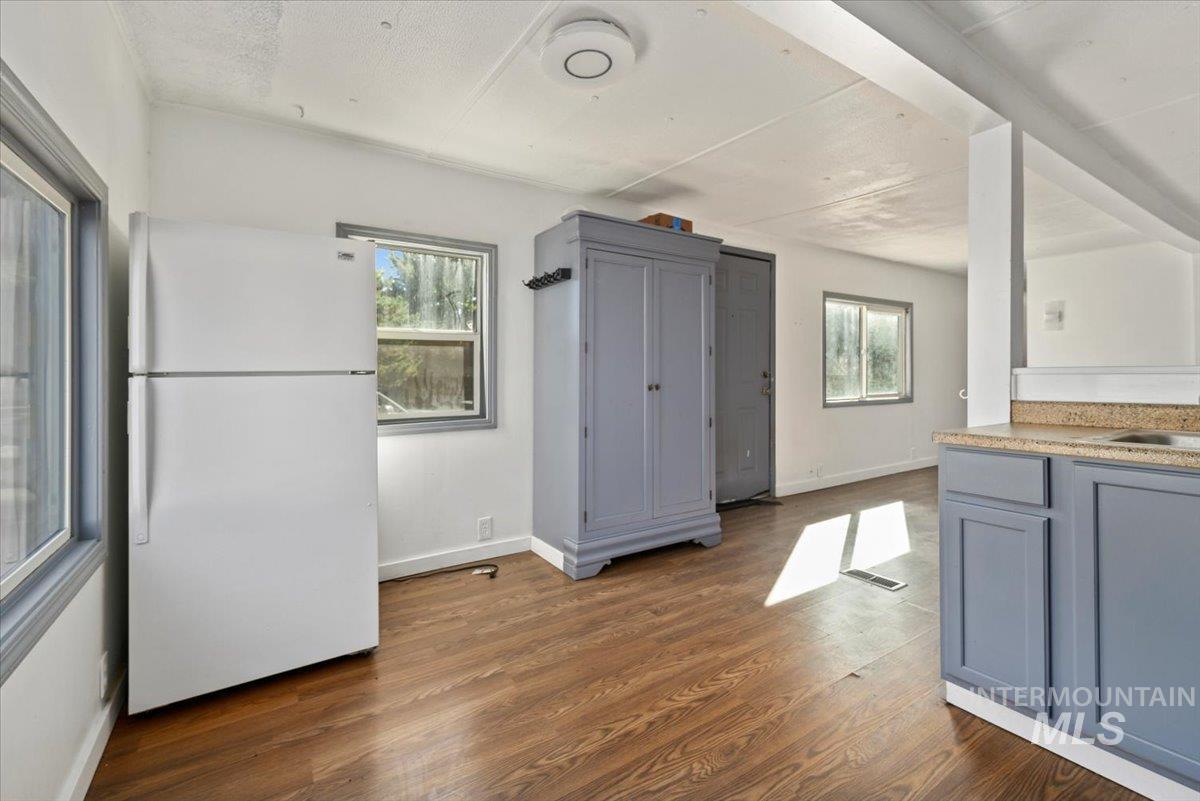 8647 W Antelope Ln, Boise, Idaho 83704, 2 Bedrooms, 1 Bathroom, Residential For Sale, Price $59,950, 98962507