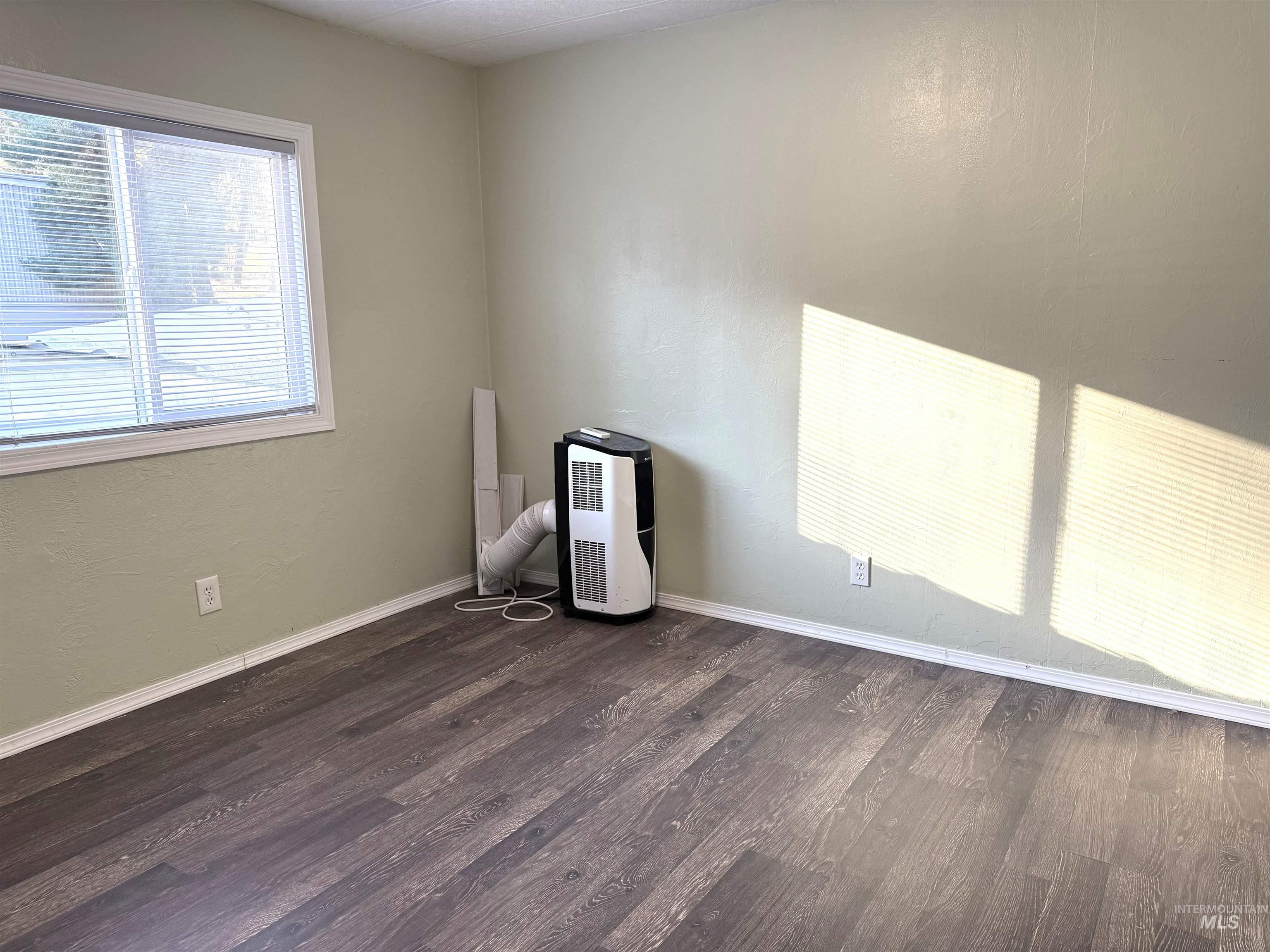 605 N Almon #20, Moscow, Idaho 83843, 2 Bedrooms, 2 Bathrooms, Residential For Sale, Price $49,000, 98962512