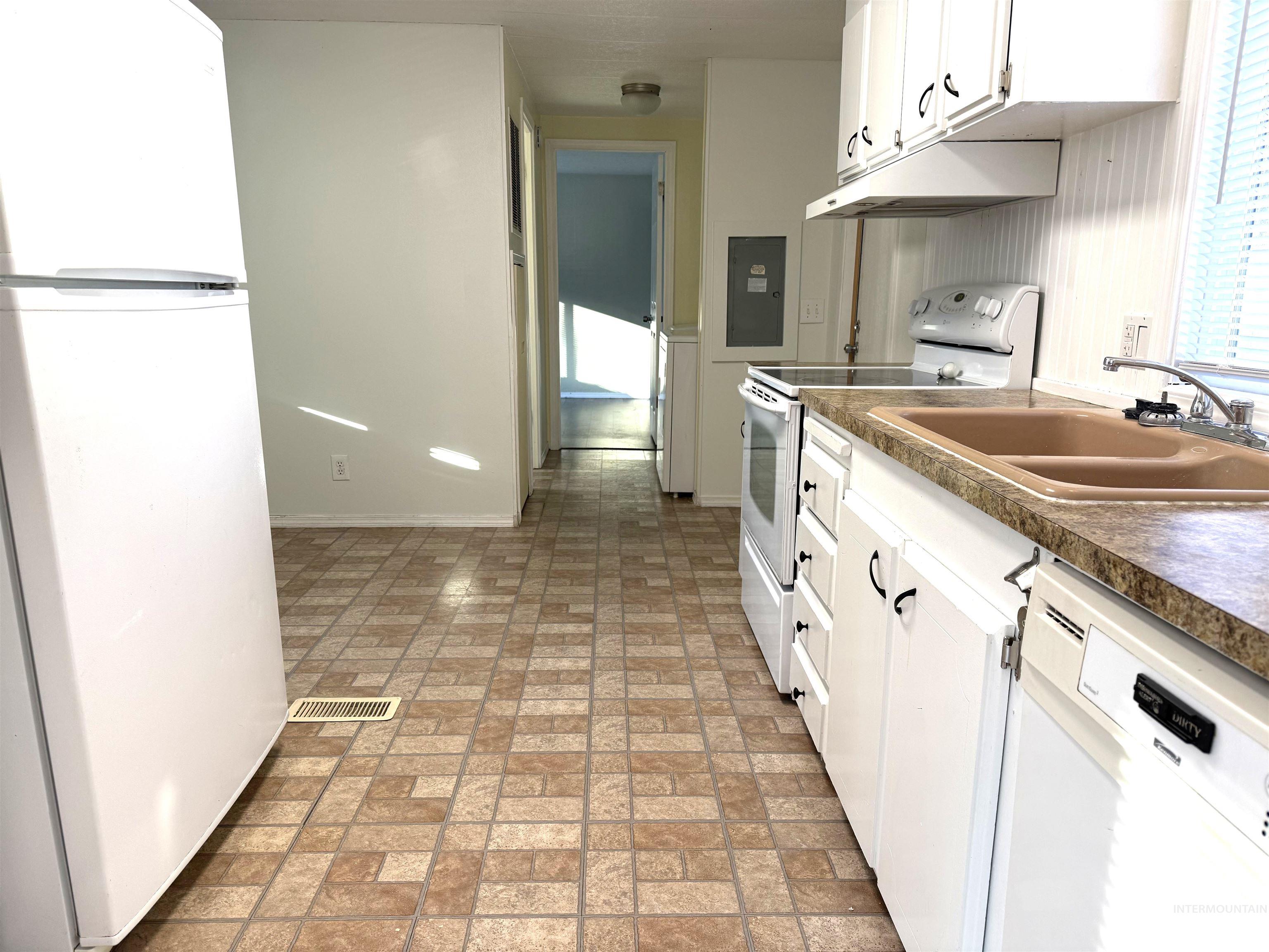 605 N Almon #20, Moscow, Idaho 83843, 2 Bedrooms, 2 Bathrooms, Residential For Sale, Price $49,000, 98962512
