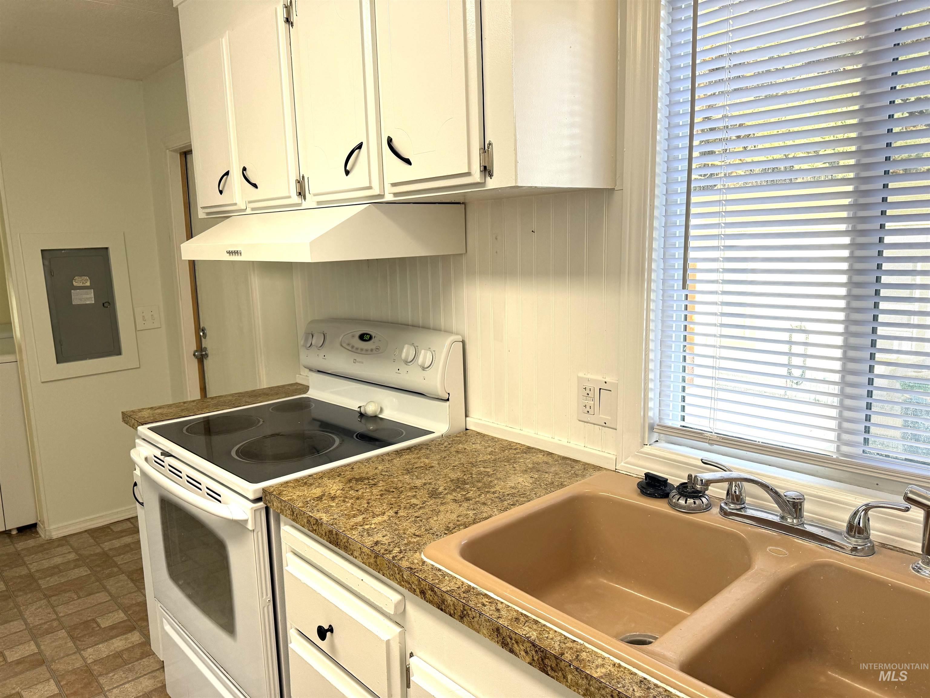 605 N Almon #20, Moscow, Idaho 83843, 2 Bedrooms, 2 Bathrooms, Residential For Sale, Price $49,000, 98962512