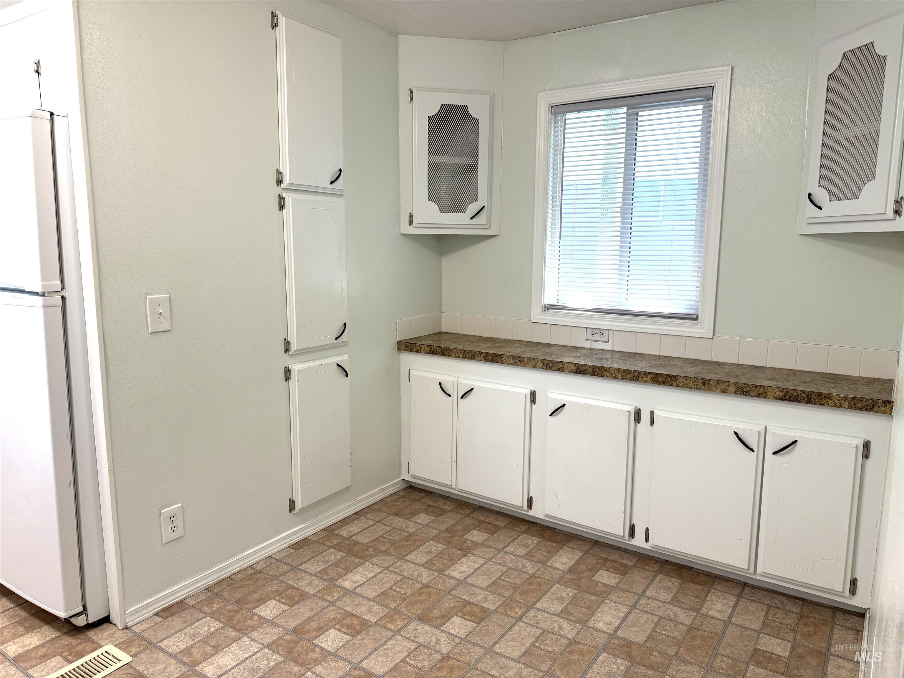 605 N Almon #20, Moscow, Idaho 83843, 2 Bedrooms, 2 Bathrooms, Residential For Sale, Price $49,000, 98962512