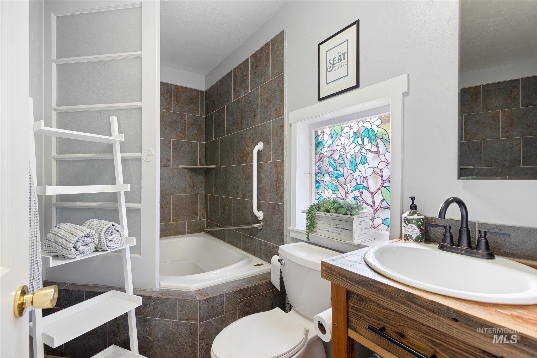 712 N 4th Street, Parma, Idaho 83660, 1 Bedroom, 2 Bathrooms, Residential Income For Sale, Price $550,000, 98962615