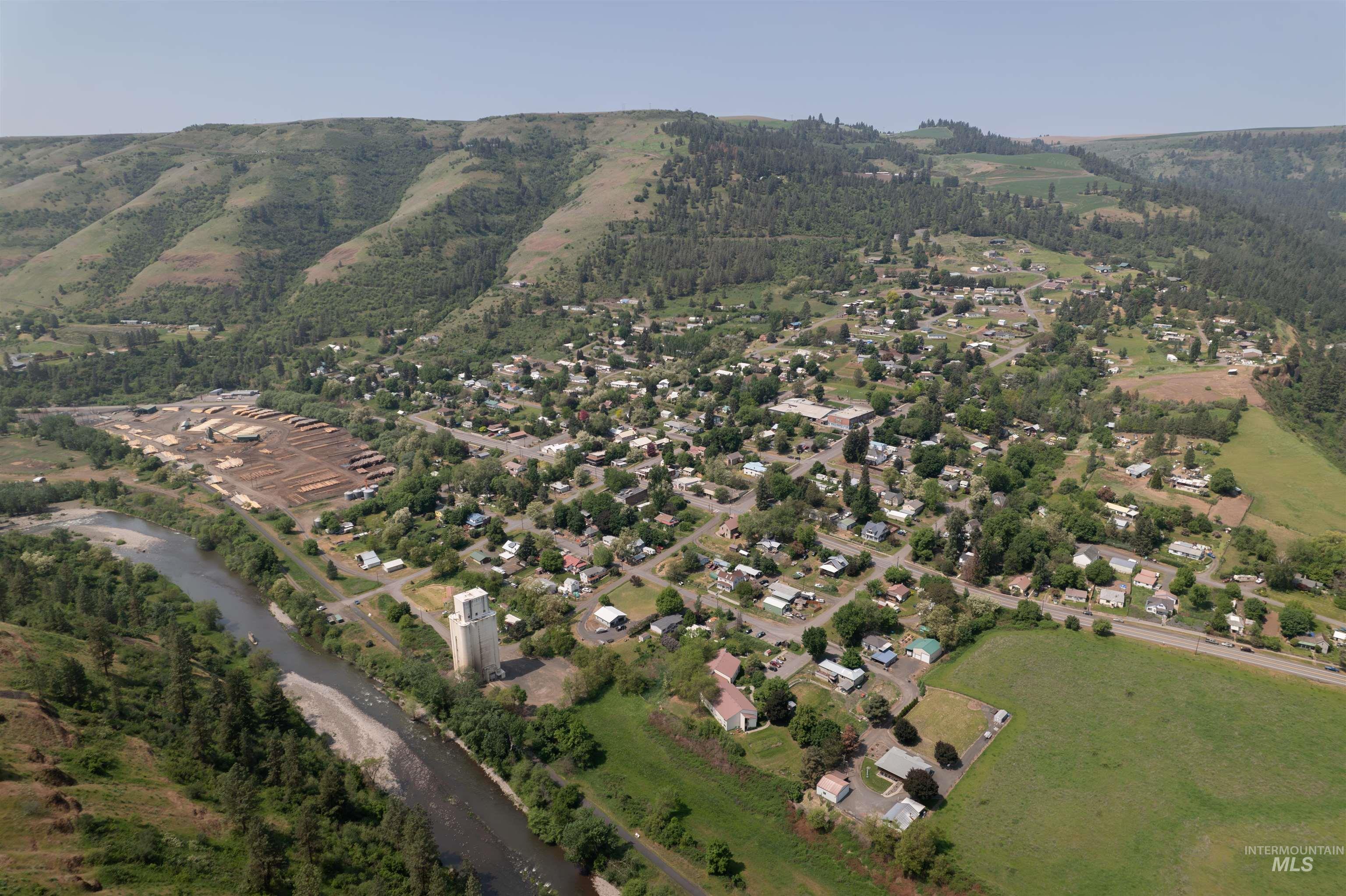 Aerial view of Juliaetta and River