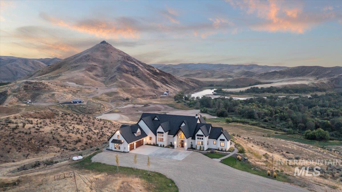 View of property location featuring mountains
