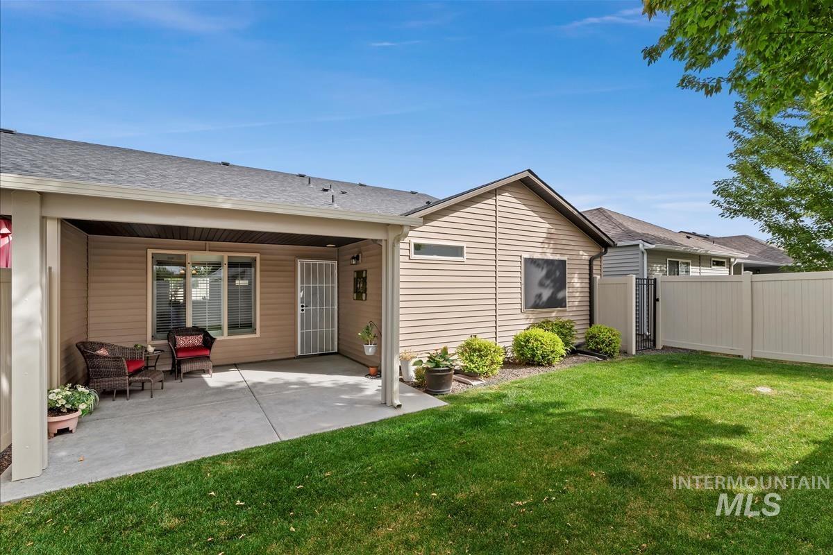 2753 E Apricot Dr, Meridian, Idaho 83646, 3 Bedrooms, 2 Bathrooms, Residential Income For Sale, Price $415,000, 98963223
