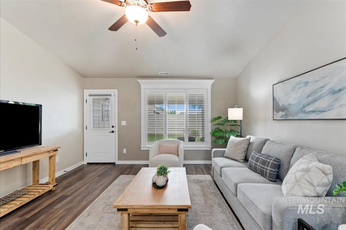 2753 E Apricot Dr, Meridian, Idaho 83646, 3 Bedrooms, 2 Bathrooms, Residential Income For Sale, Price $415,000, 98963223