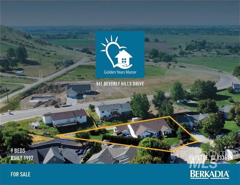 Aerial view of residential area featuring property parcel outlined