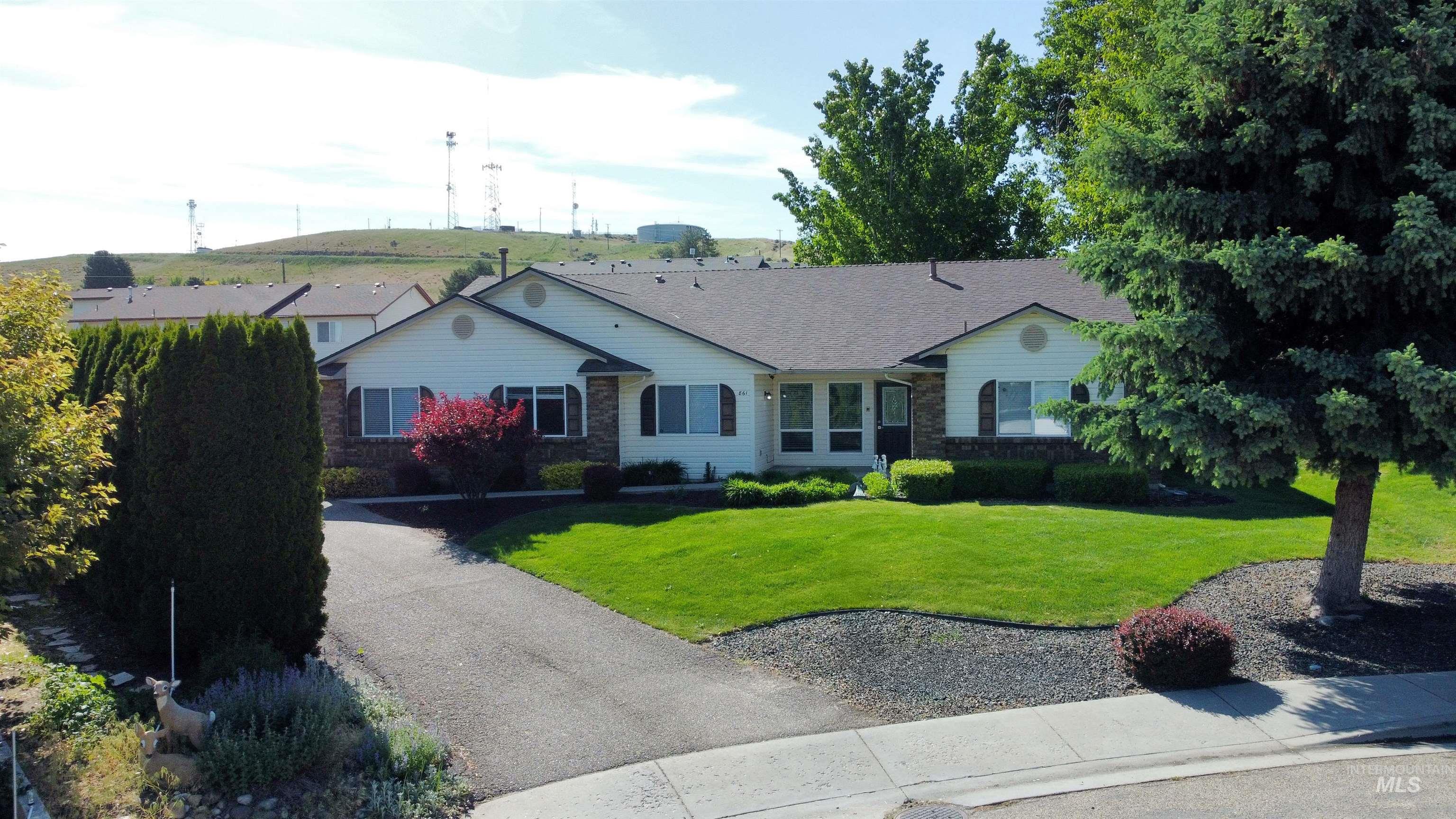 Single story home featuring a front yard and stone siding