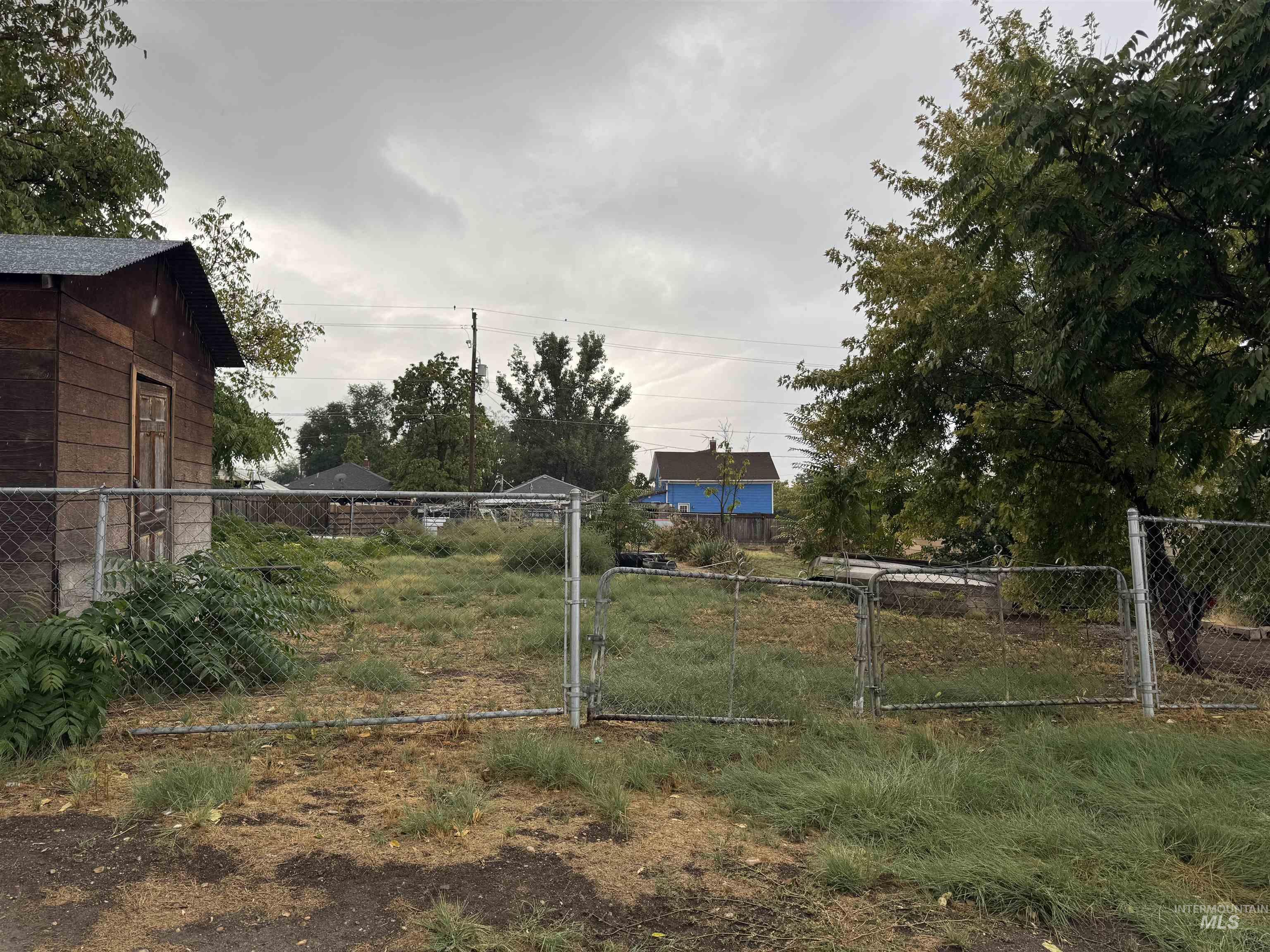 View of yard featuring a gate