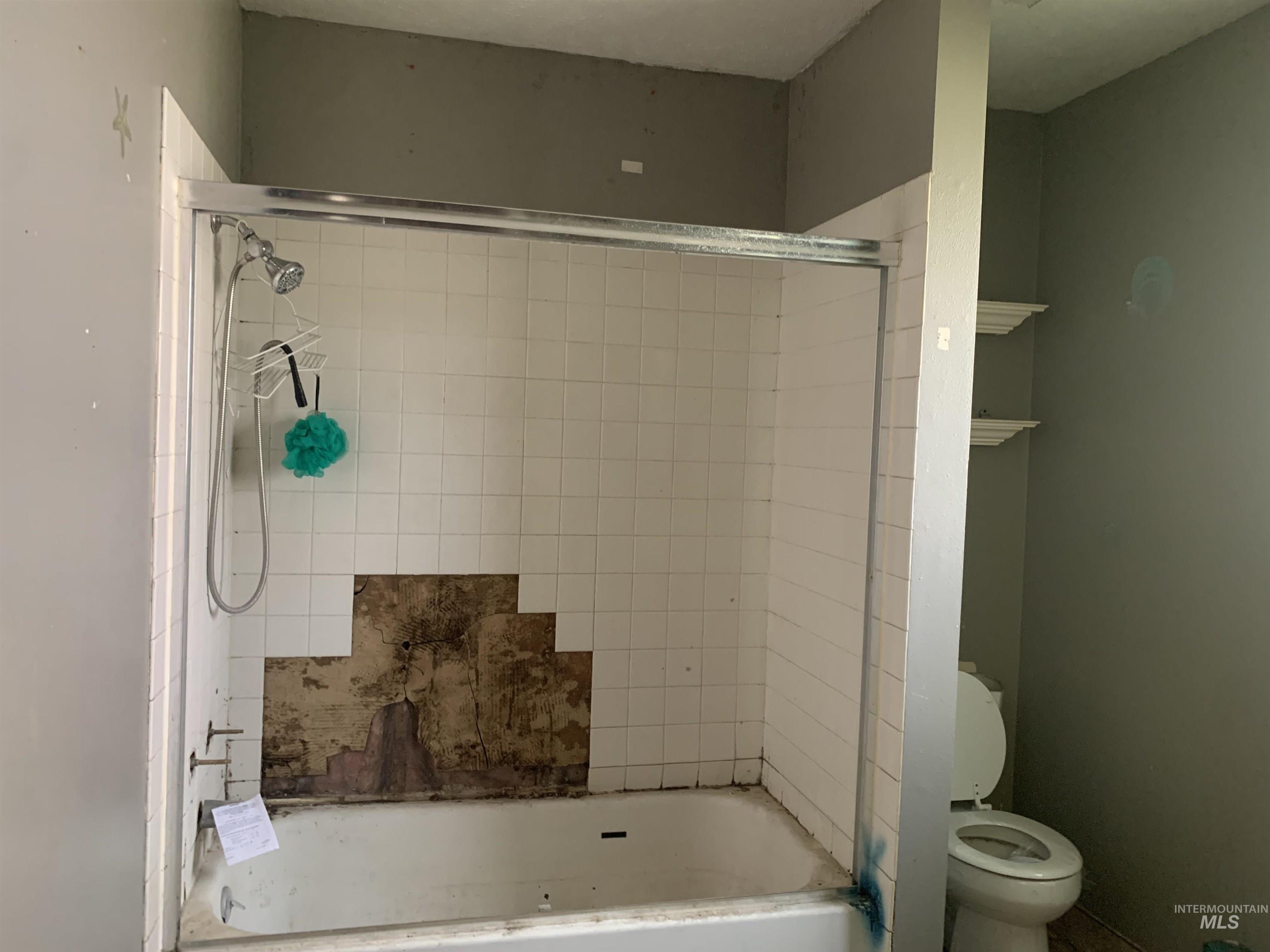 Bathroom featuring shower / bathtub combination and toilet