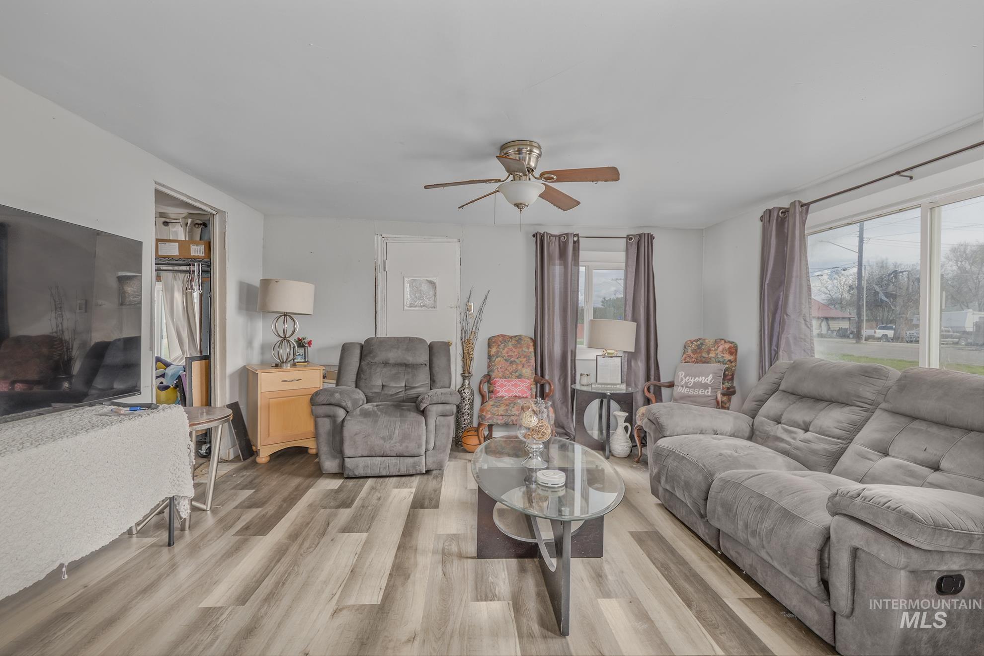 107 SE 5th Ave, Ontario, Oregon 97914, 3 Bedrooms, 1 Bathroom, Residential For Sale, Price $218,000,MLS 98963824