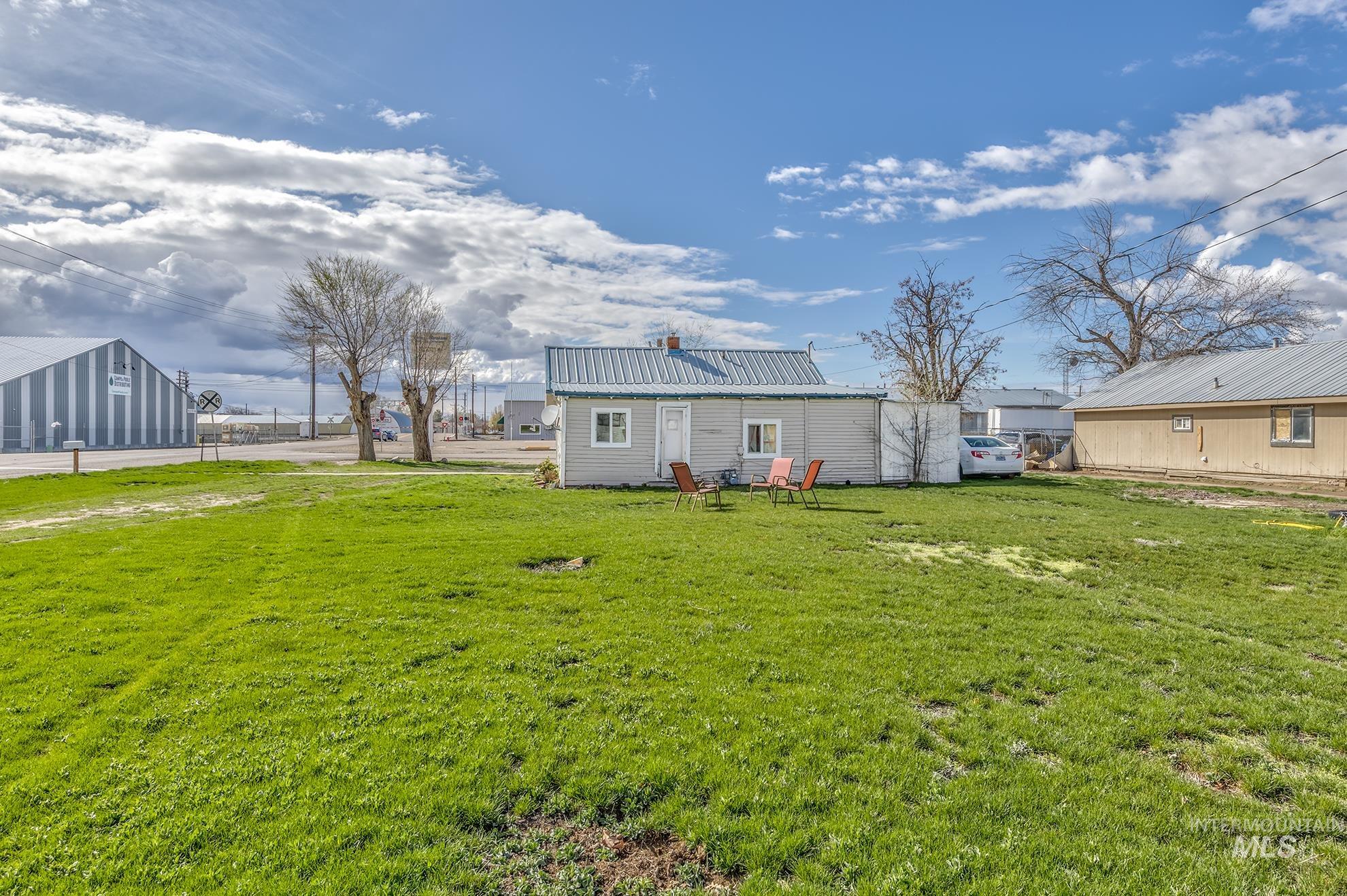 107 SE 5th Ave, Ontario, Oregon 97914, 3 Bedrooms, 1 Bathroom, Residential For Sale, Price $218,000,MLS 98963824