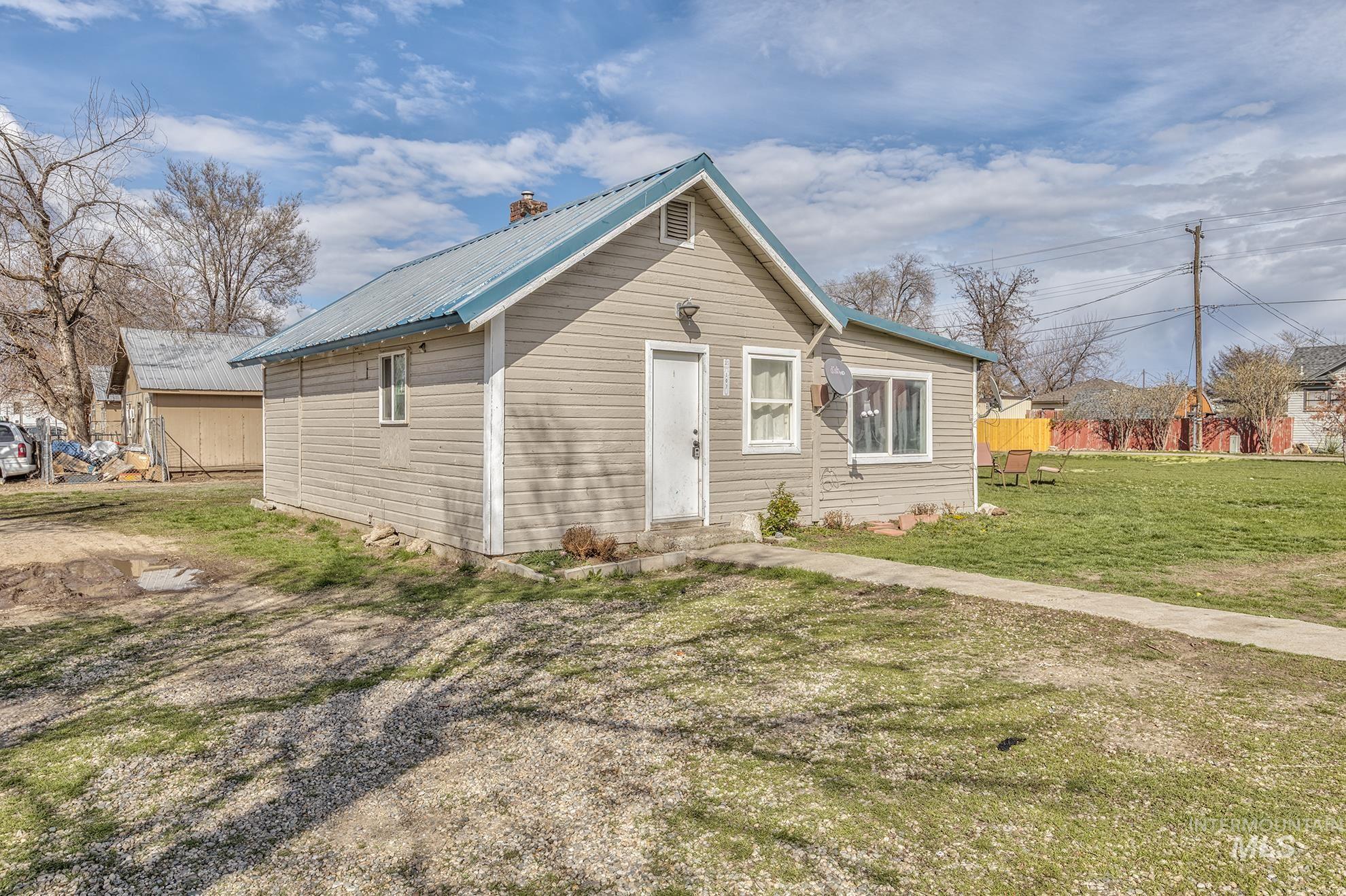 107 SE 5th Ave, Ontario, Oregon 97914, 3 Bedrooms, 1 Bathroom, Residential For Sale, Price $218,000,MLS 98963824