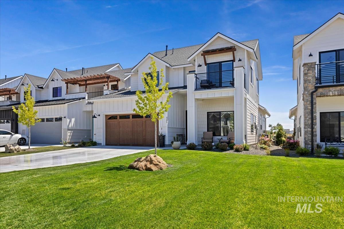 4299 W Bay Oak Ln, Meridian, Idaho 83646, 3 Bedrooms, 2.5 Bathrooms, Residential Income For Sale, Price $649,333, 98963864