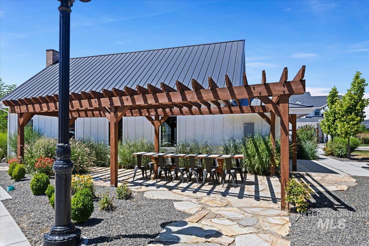4299 W Bay Oak Ln, Meridian, Idaho 83646, 3 Bedrooms, 2.5 Bathrooms, Residential Income For Sale, Price $649,333, 98963864
