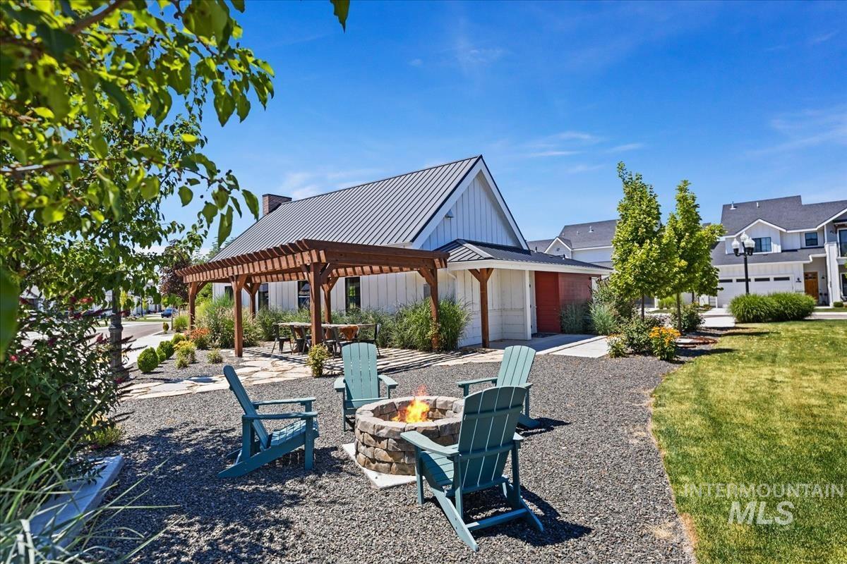 4299 W Bay Oak Ln, Meridian, Idaho 83646, 3 Bedrooms, 2.5 Bathrooms, Residential Income For Sale, Price $649,333, 98963864