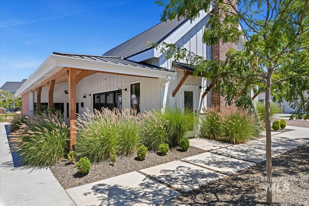 4299 W Bay Oak Ln, Meridian, Idaho 83646, 3 Bedrooms, 2.5 Bathrooms, Residential Income For Sale, Price $649,333, 98963864